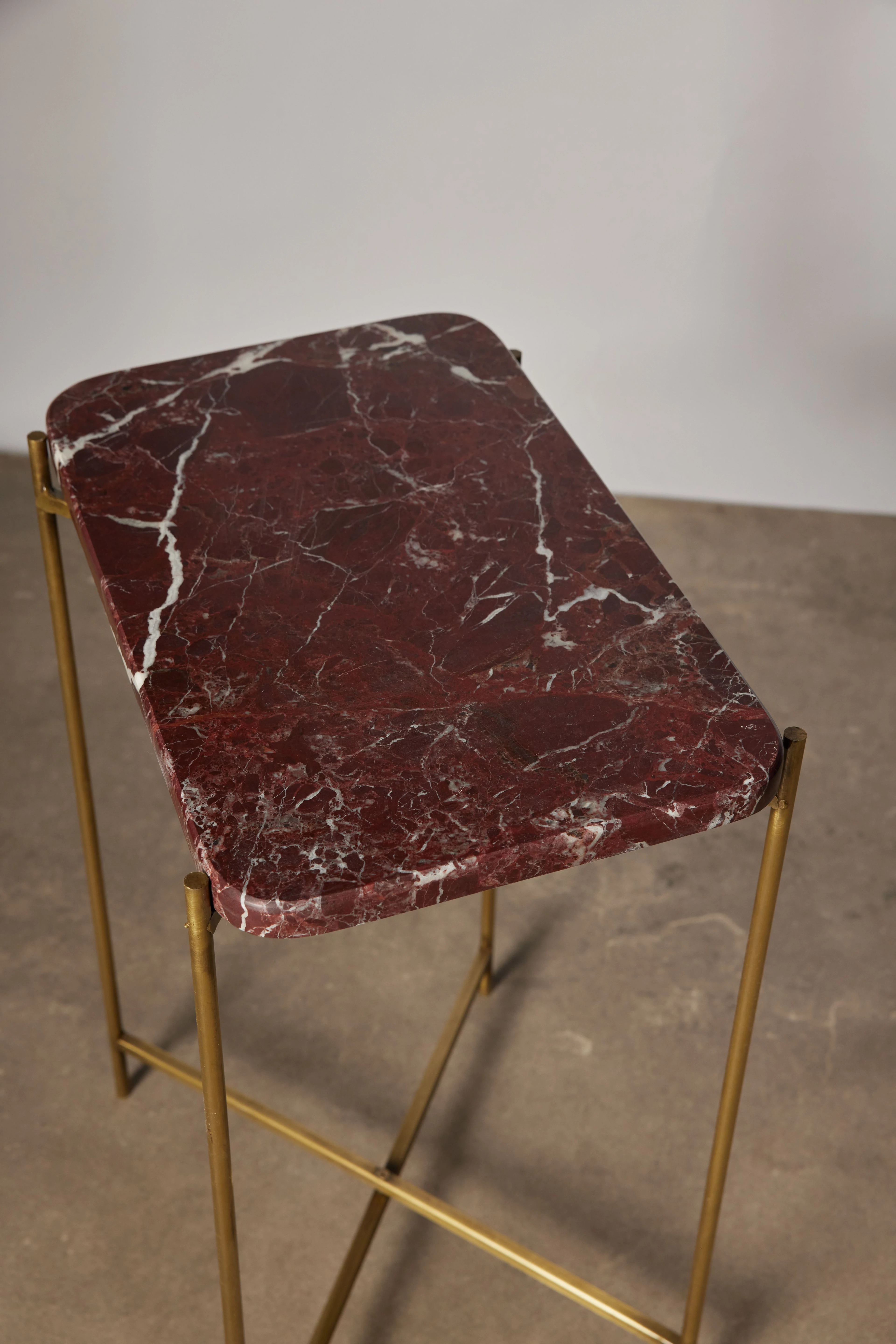 Cherry Mermer Yan Sehpa