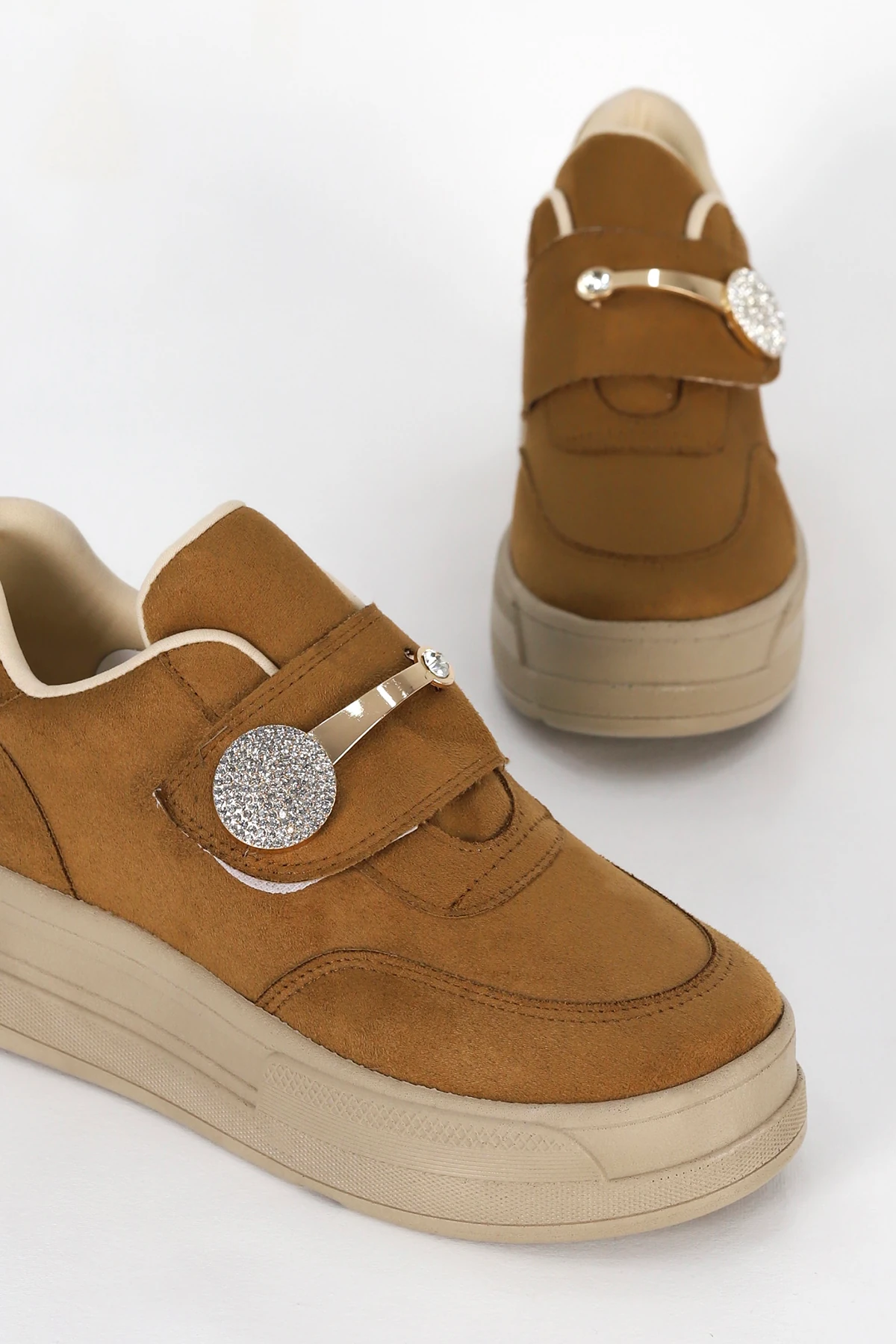 MDL 1477 Gold Metal Taş Toka Detaylı Spor Ayakkabı - TABA SÜET