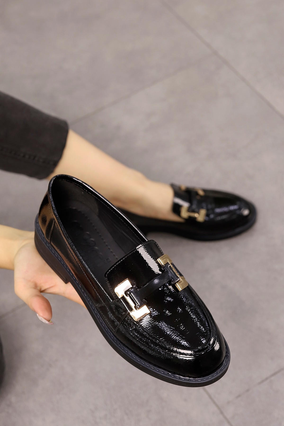 İNT 850 Gold Toka Detaylı Loafer