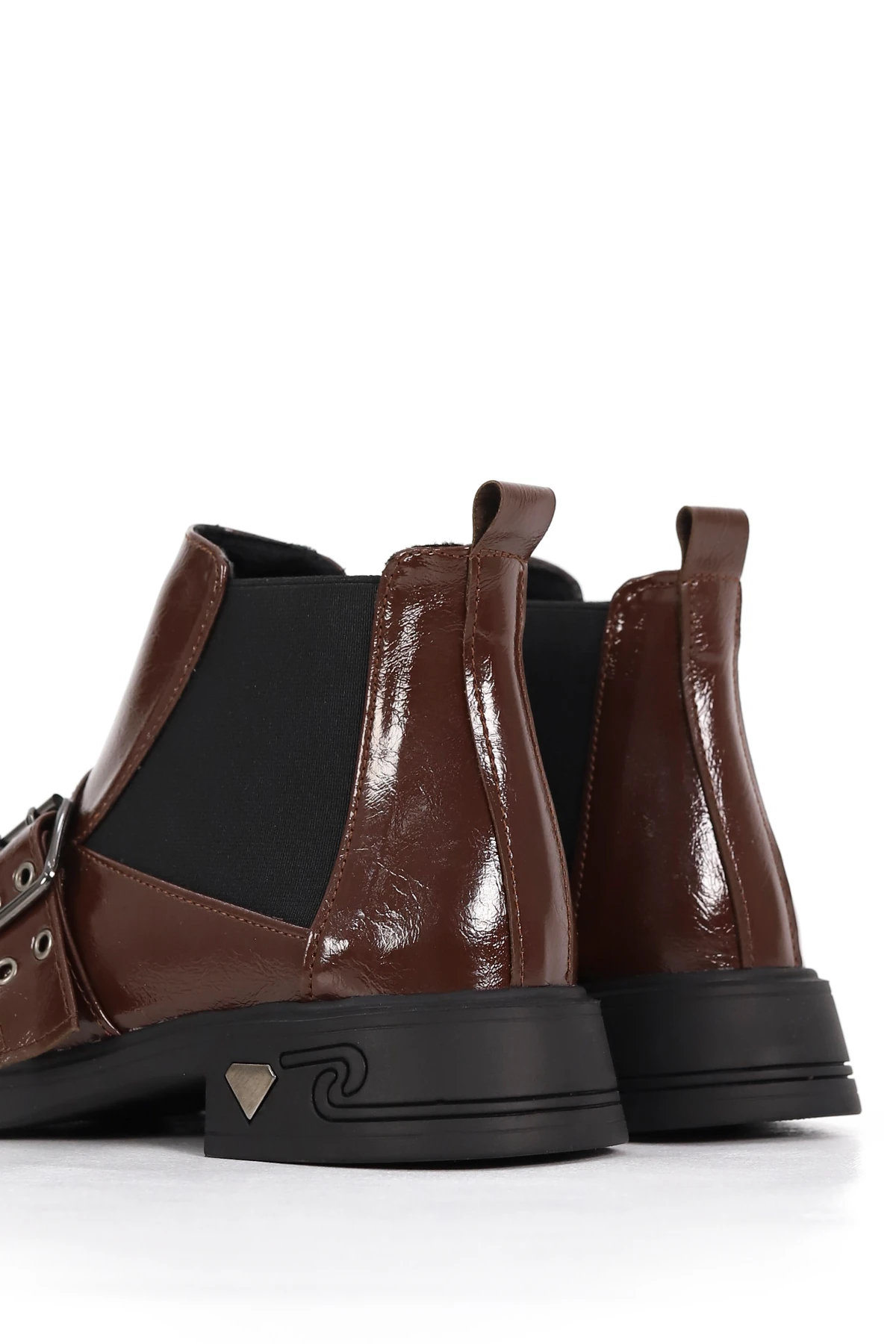 İNT 5016 Toka Detay Lastikli Yarım Bot