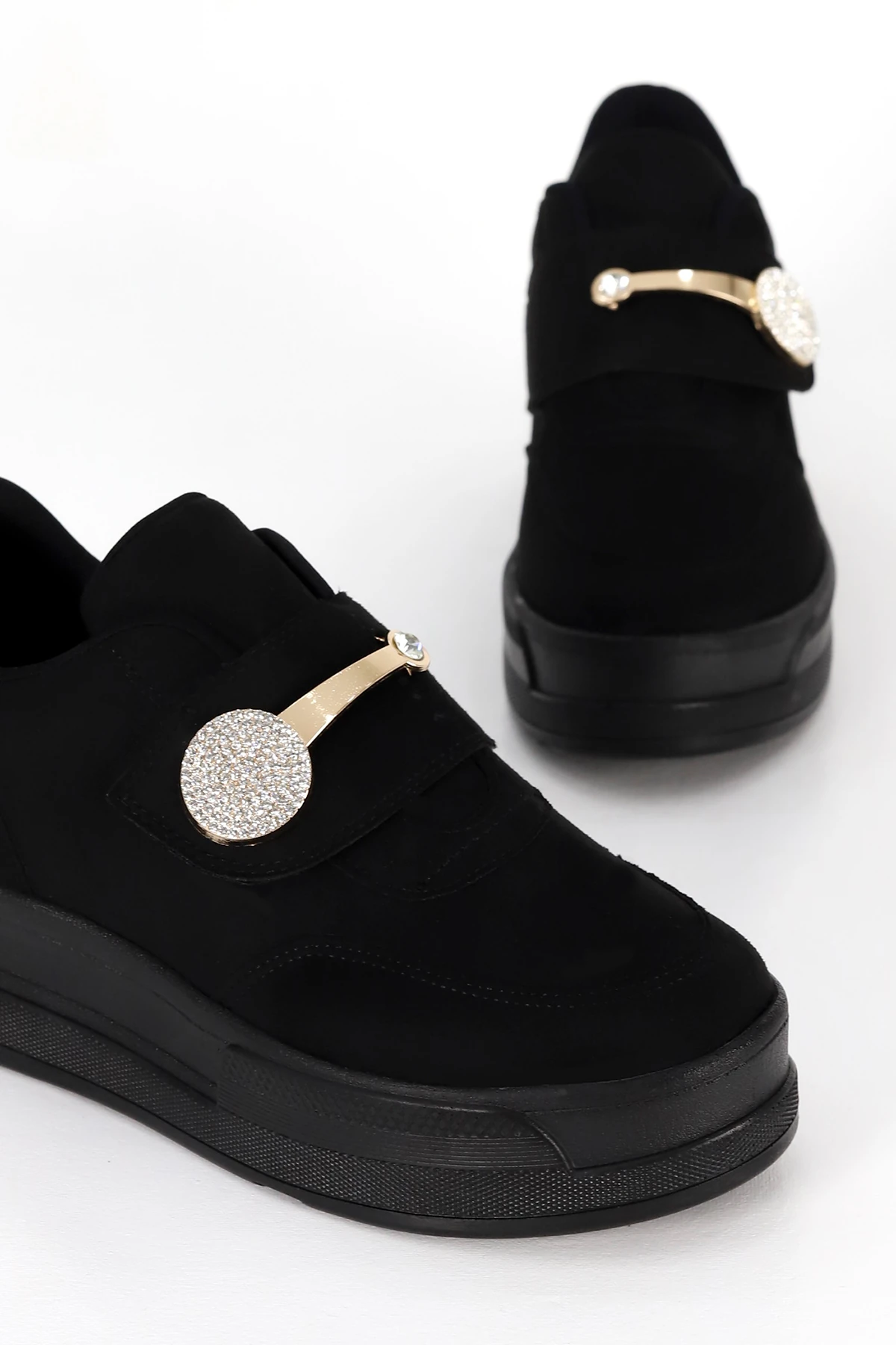 MDL 1477 Gold Metal Taş Toka Detaylı Spor Ayakkabı - SİYAH SUET