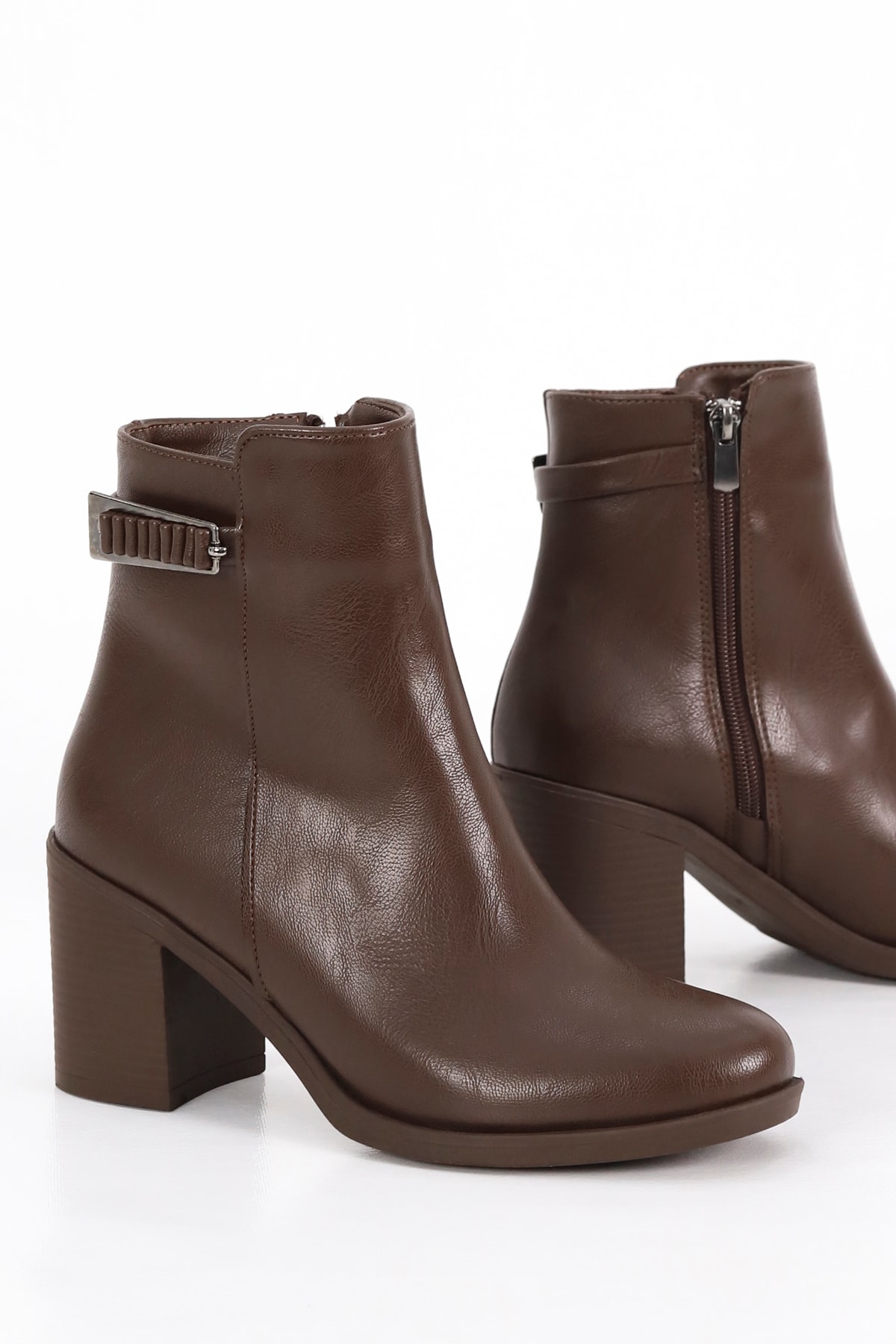 BLN 401 Büzgülü Toka Detaylı Topuklu Bot