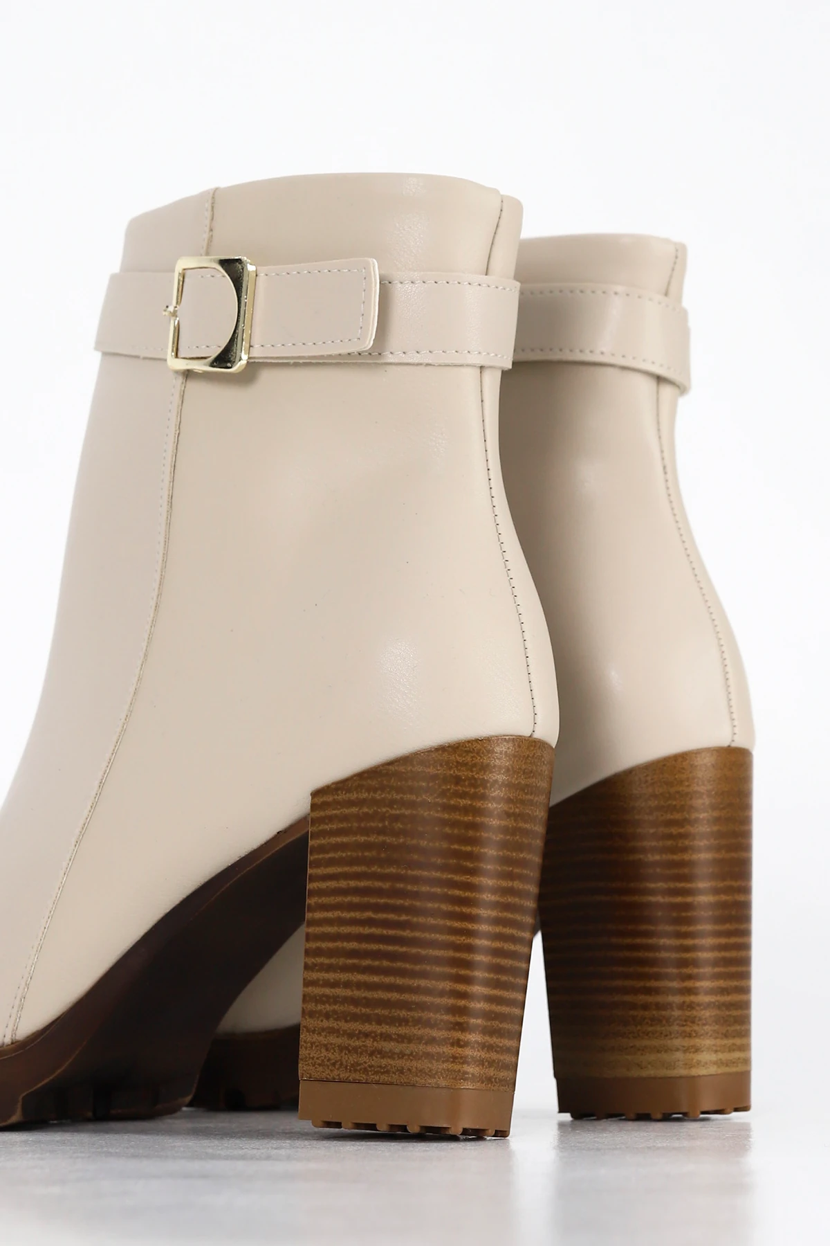 BLN ST535 Kemer Toka Detaylı Yüksek Topuklu Yarım Bot