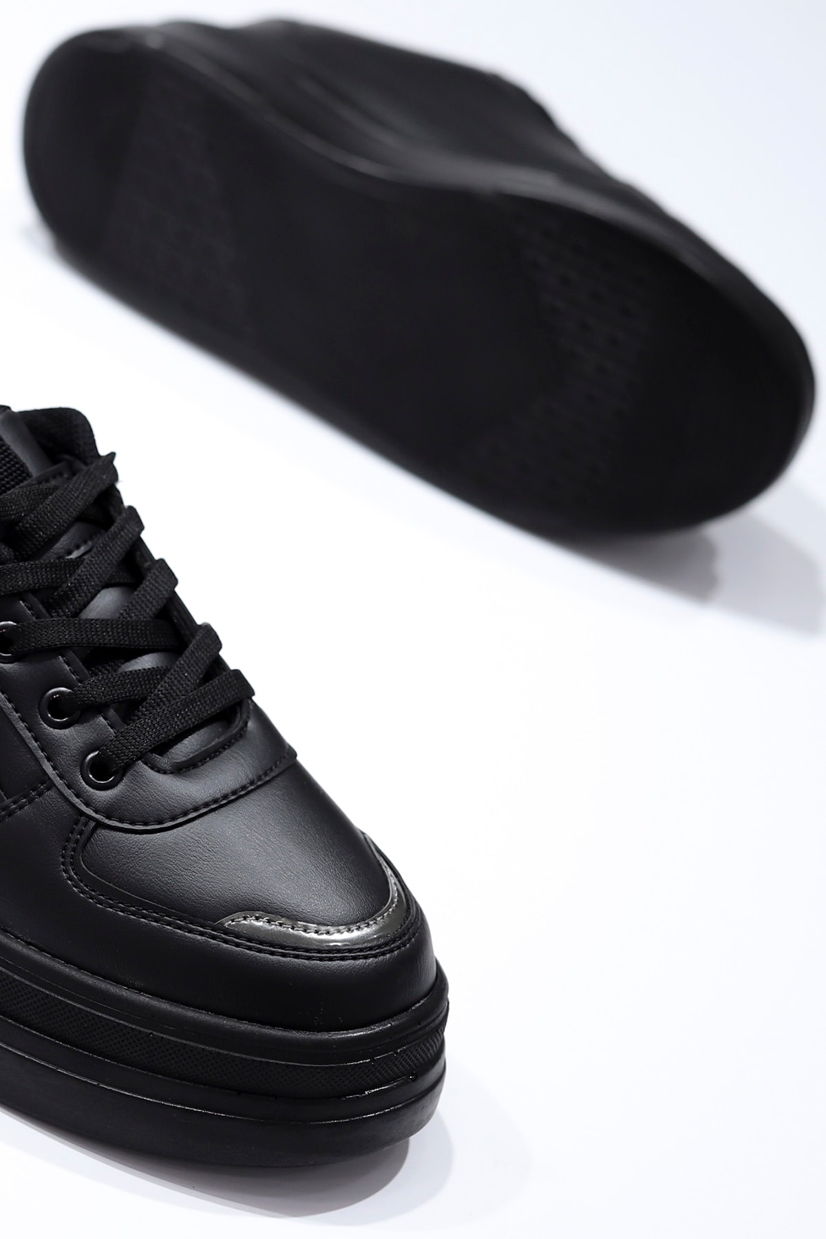 Luke Taş Detay Bağcıklı Spor Ayakkabı