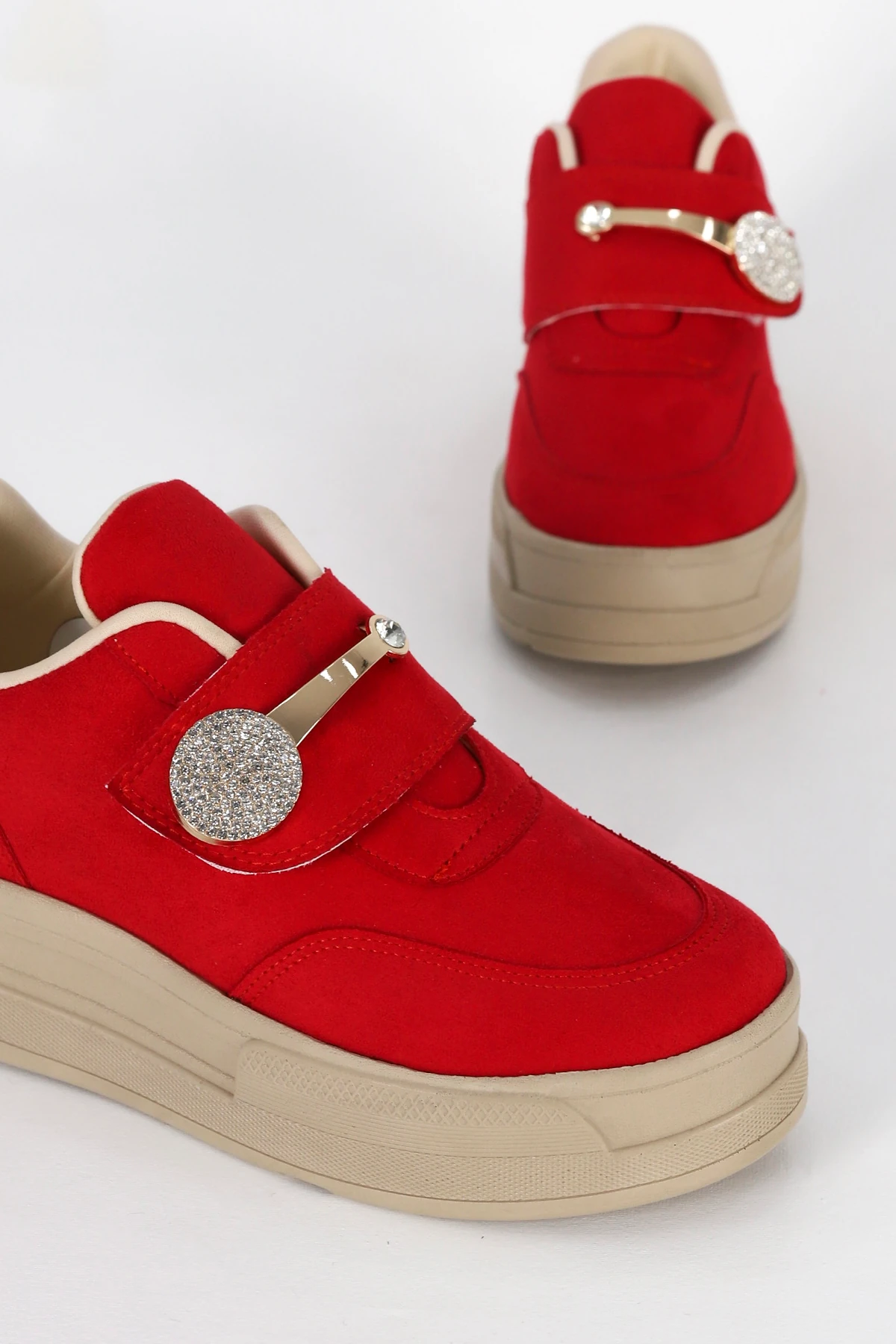 MDL 1477 Gold Metal Taş Toka Detaylı Spor Ayakkabı - KIRMIZI SÜET