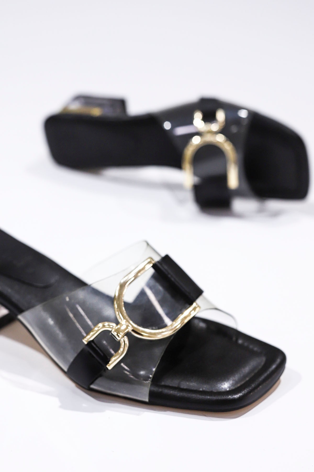 BLN 14 Şeffaf Bant Gold Toka Detaylı Terlik