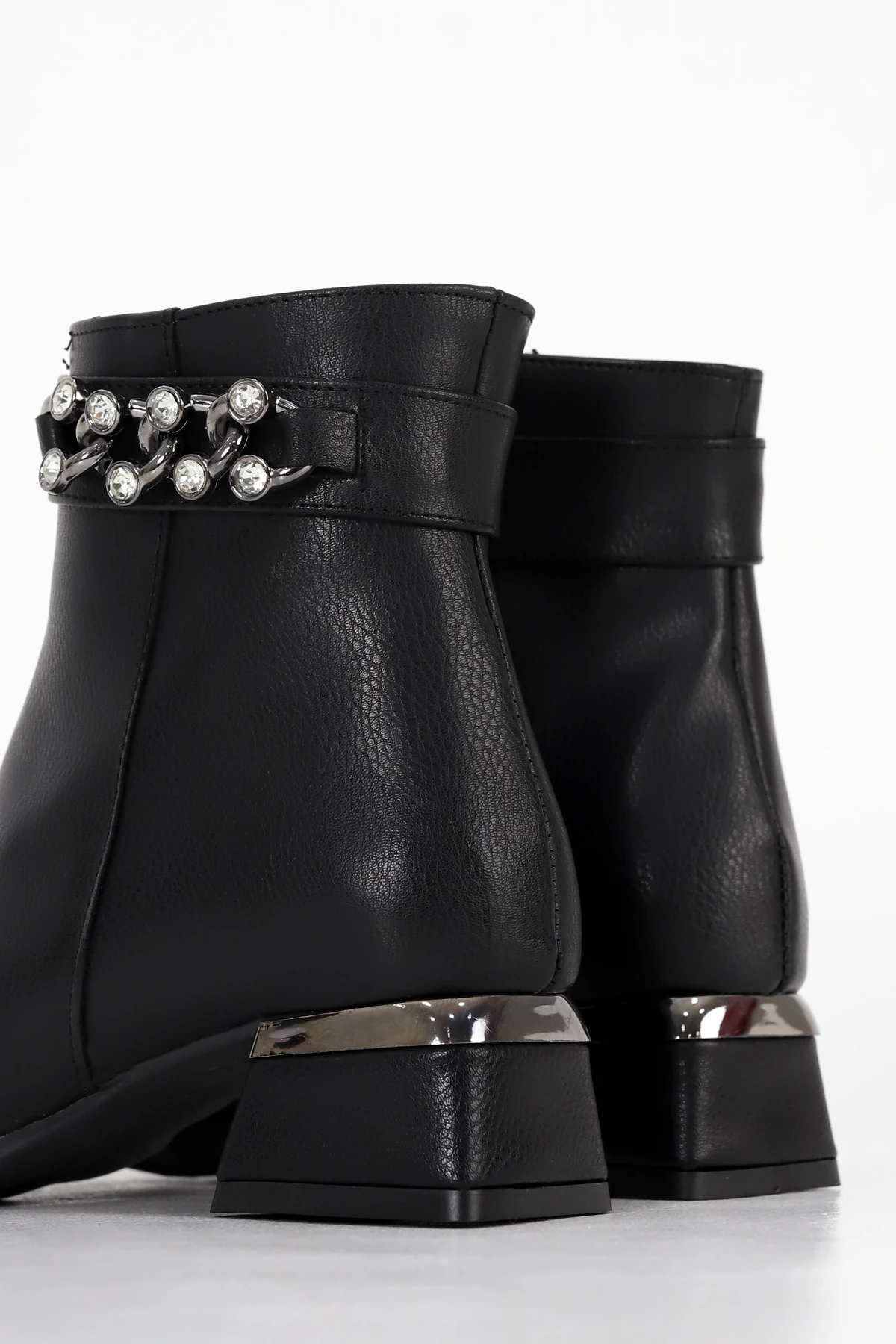 BLN 704 Taş Detaylı Alçak Topuklu Yarım Bot