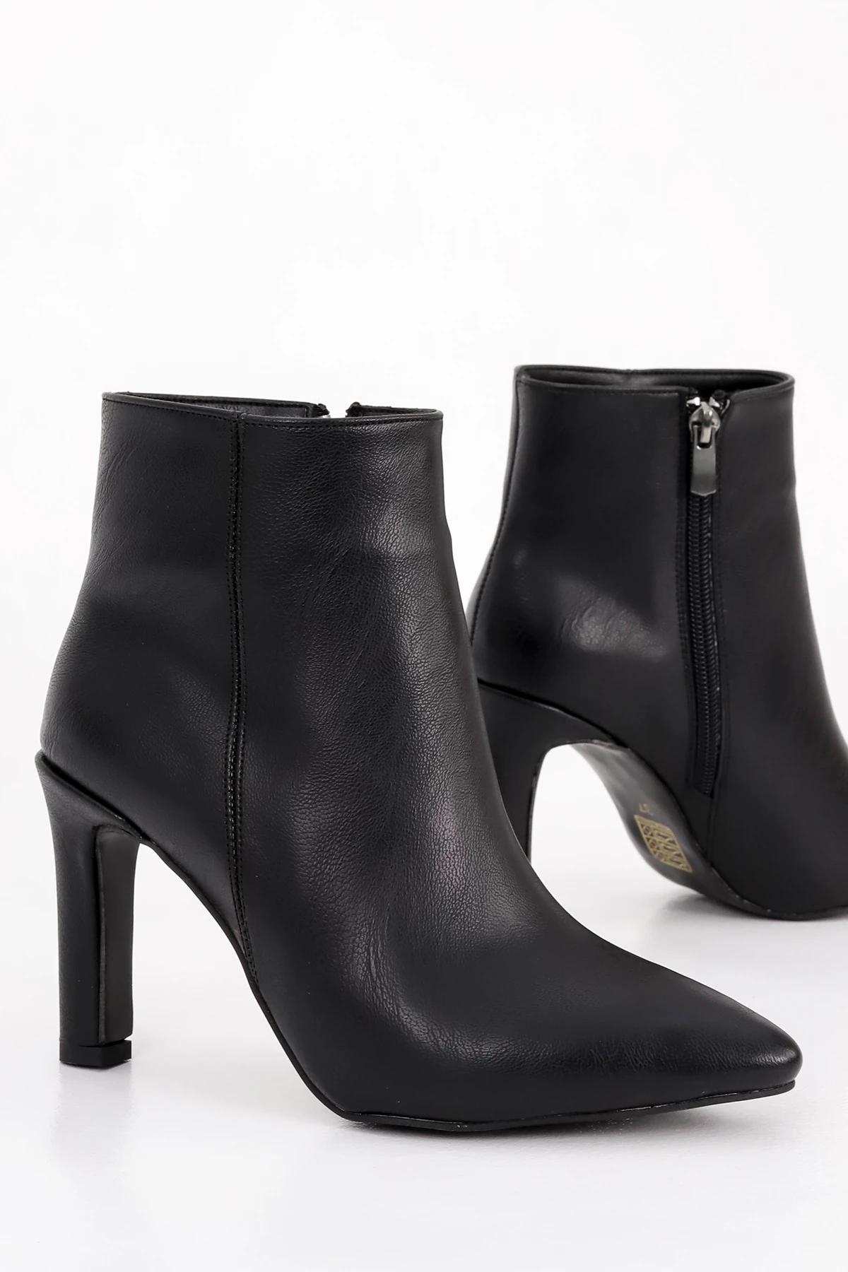 CNG A202 İnce Topuk Fermuarlı Bot