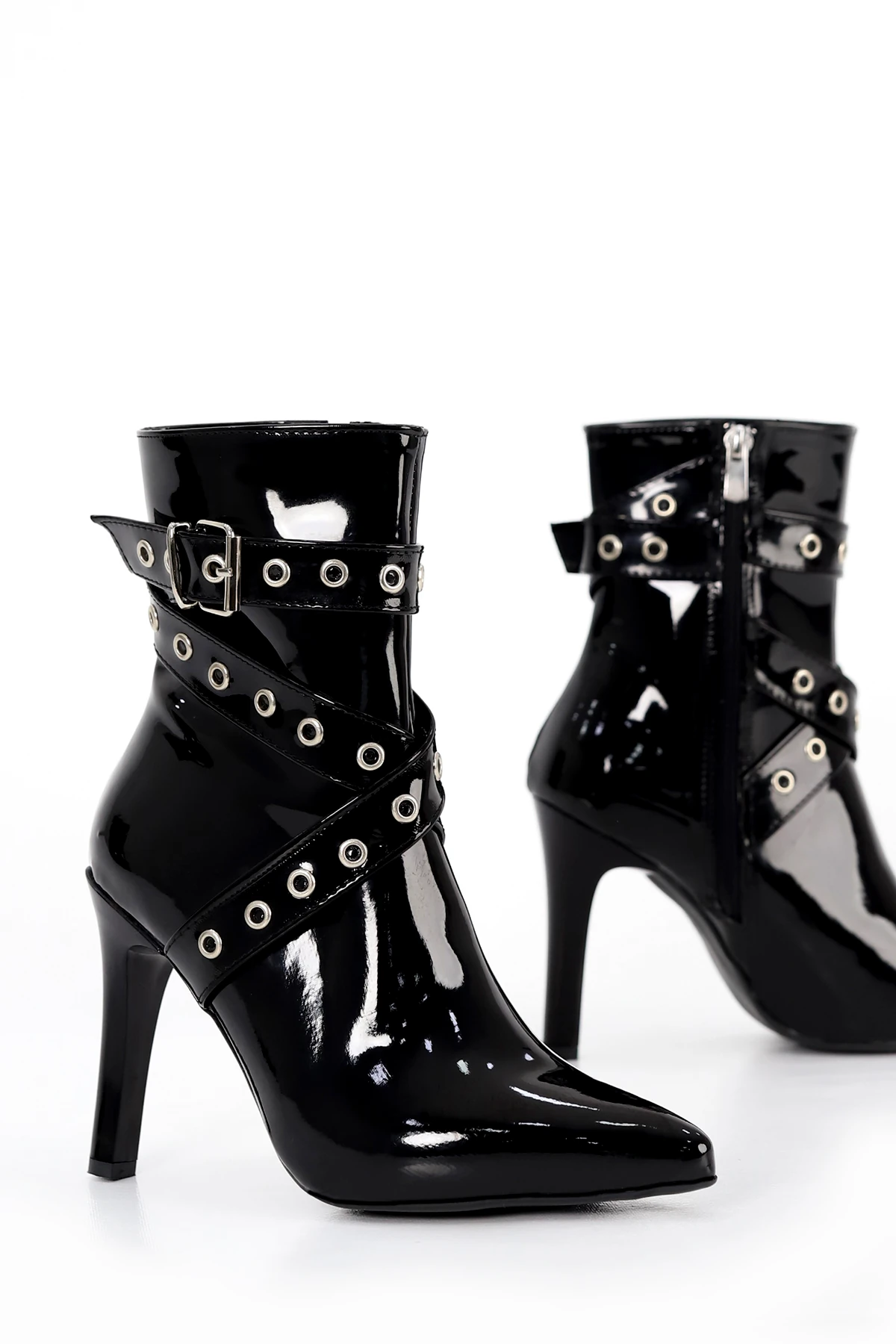 BLN 2401 Kemer Toka detaylı Yüksek Topuklu Yarım Bot - SİYAH RUGAN