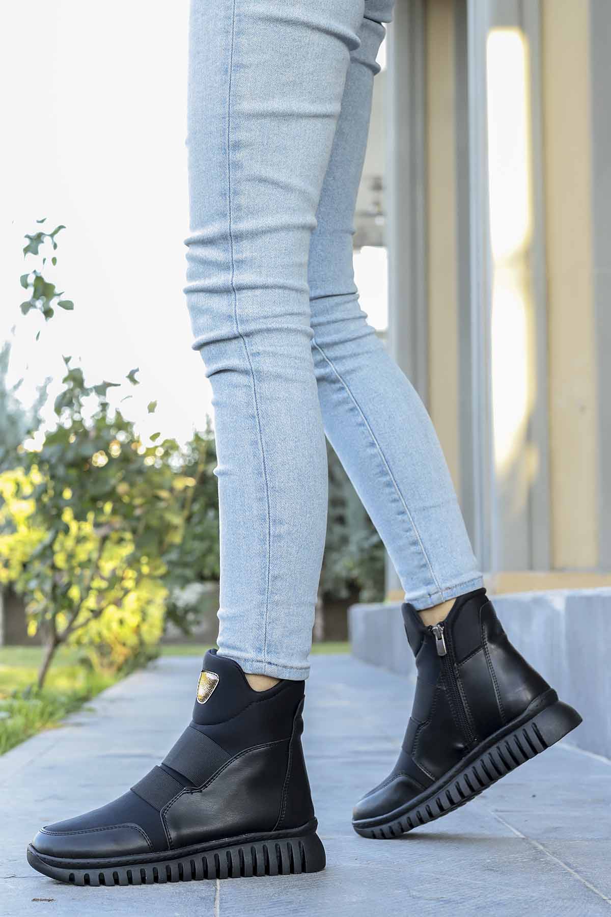 HNM 9090 Düz Tabanlı Lastik Detaylı Bot