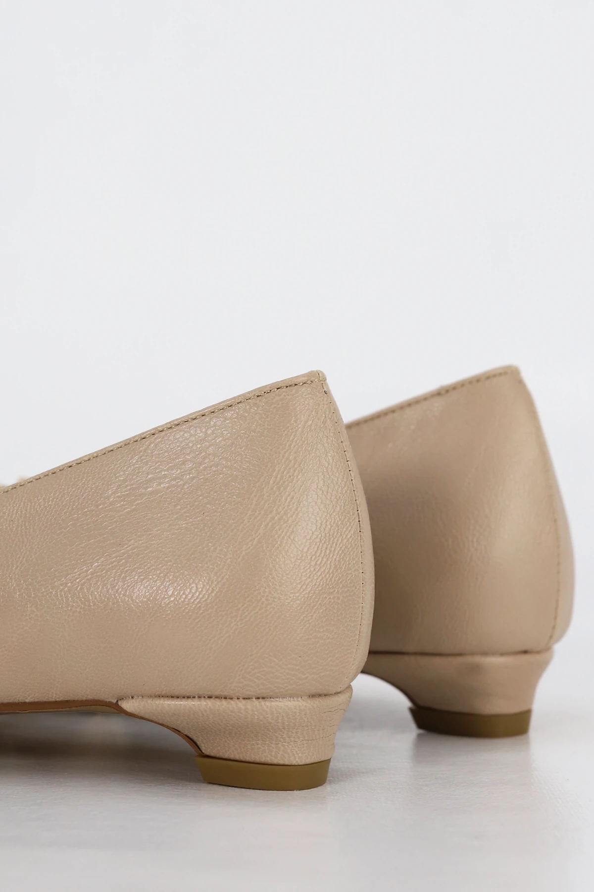 RSD 210 Gold Metal Toka Detaylı Alçak Topuklu Ayakkabı - TEN DERİ