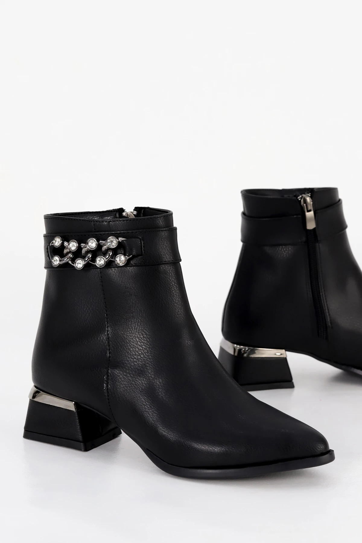 BLN 704 Taş Detaylı Alçak Topuklu Yarım Bot