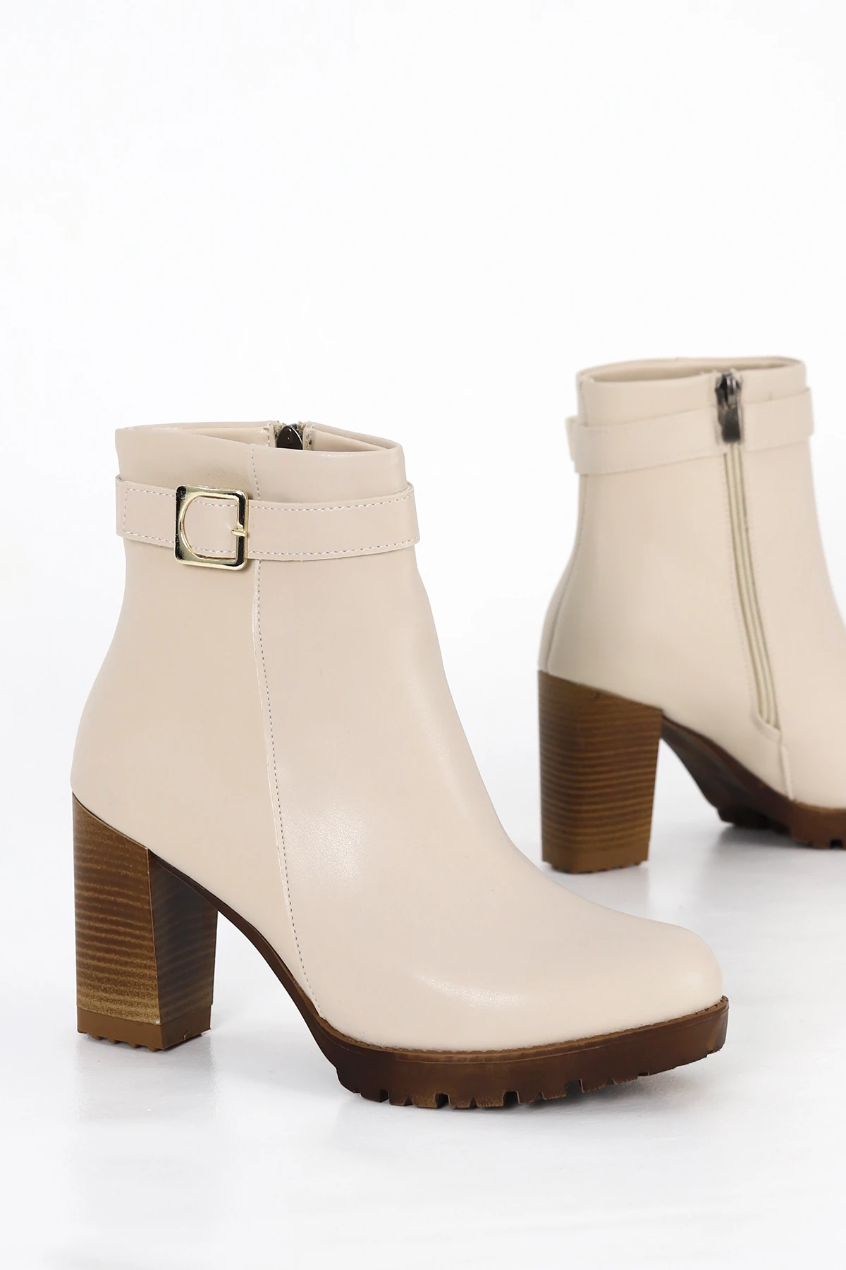 BLN ST535 Kemer Toka Detaylı Yüksek Topuklu Yarım Bot