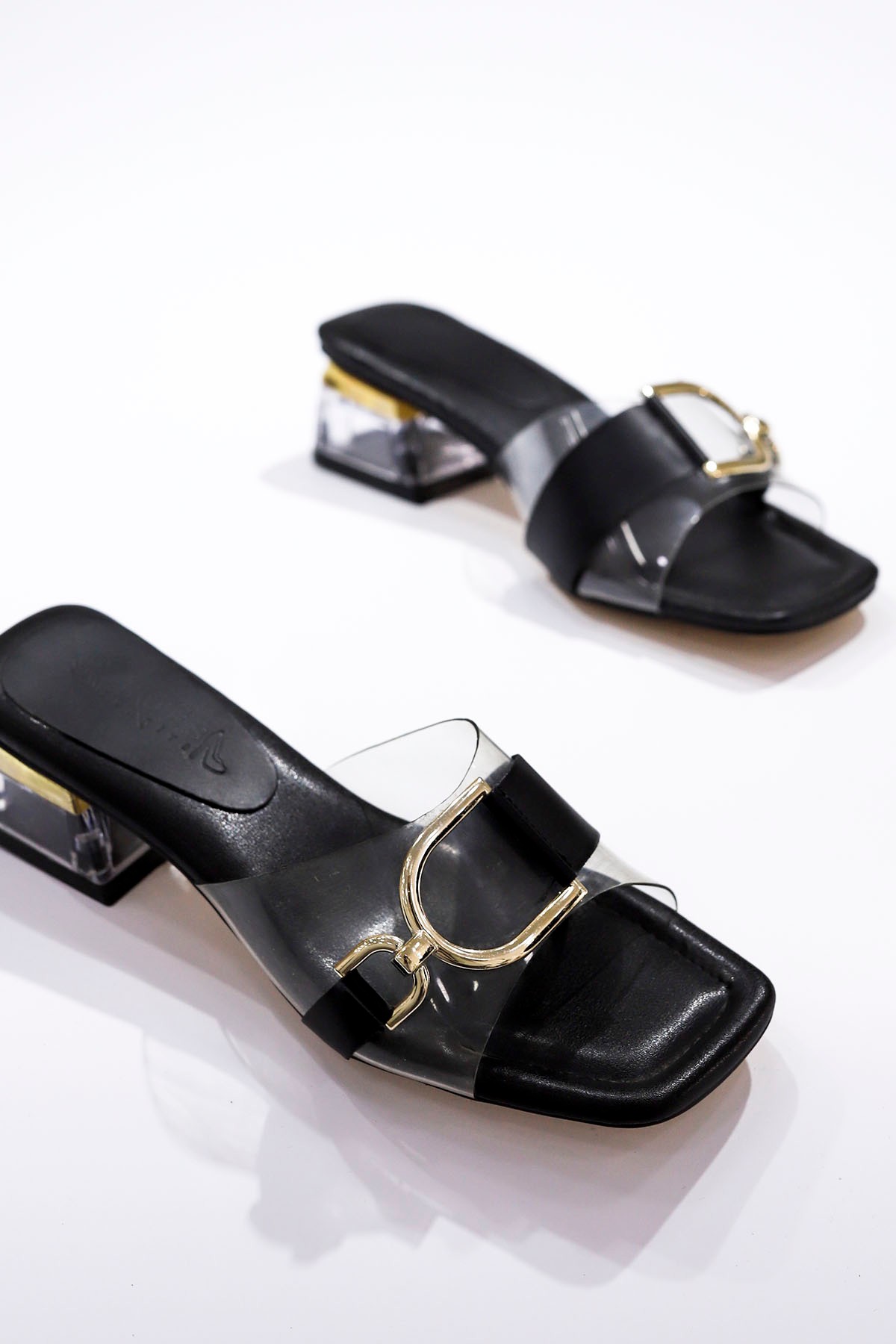 BLN 14 Şeffaf Bant Gold Toka Detaylı Terlik