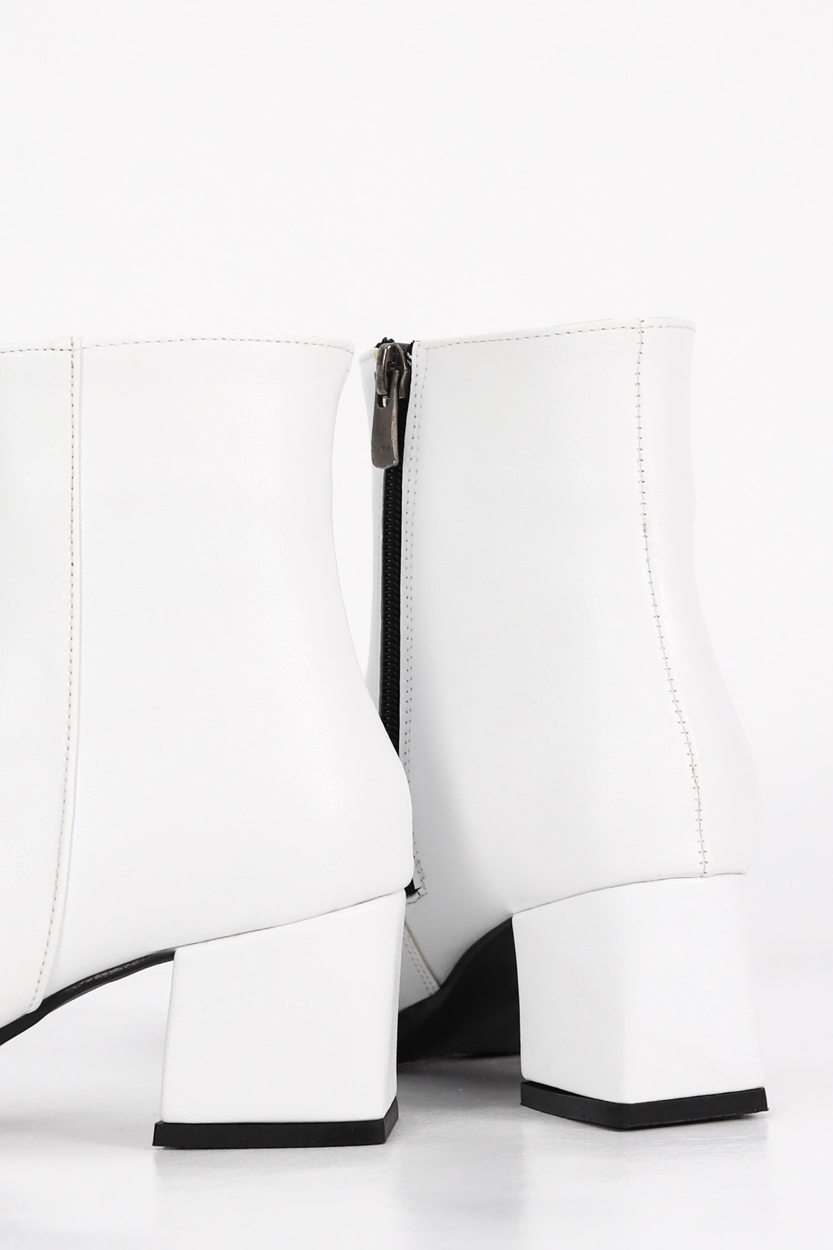 AHM 002 Yan Fermuarlı Alçak Topuklu Yarım Bot