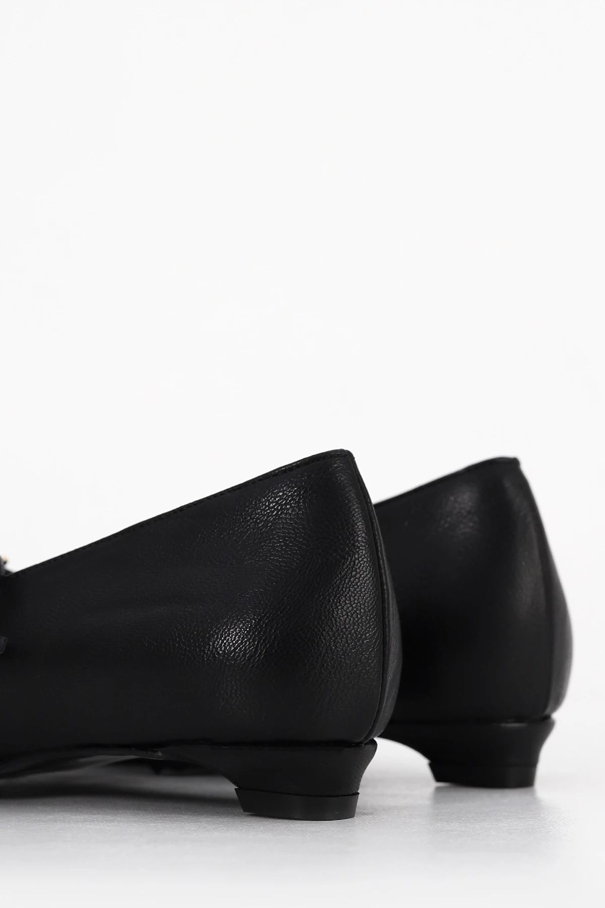 RSD 210 Gold Metal Toka Detaylı Alçak Topuklu Ayakkabı - SİYAH-DERİ