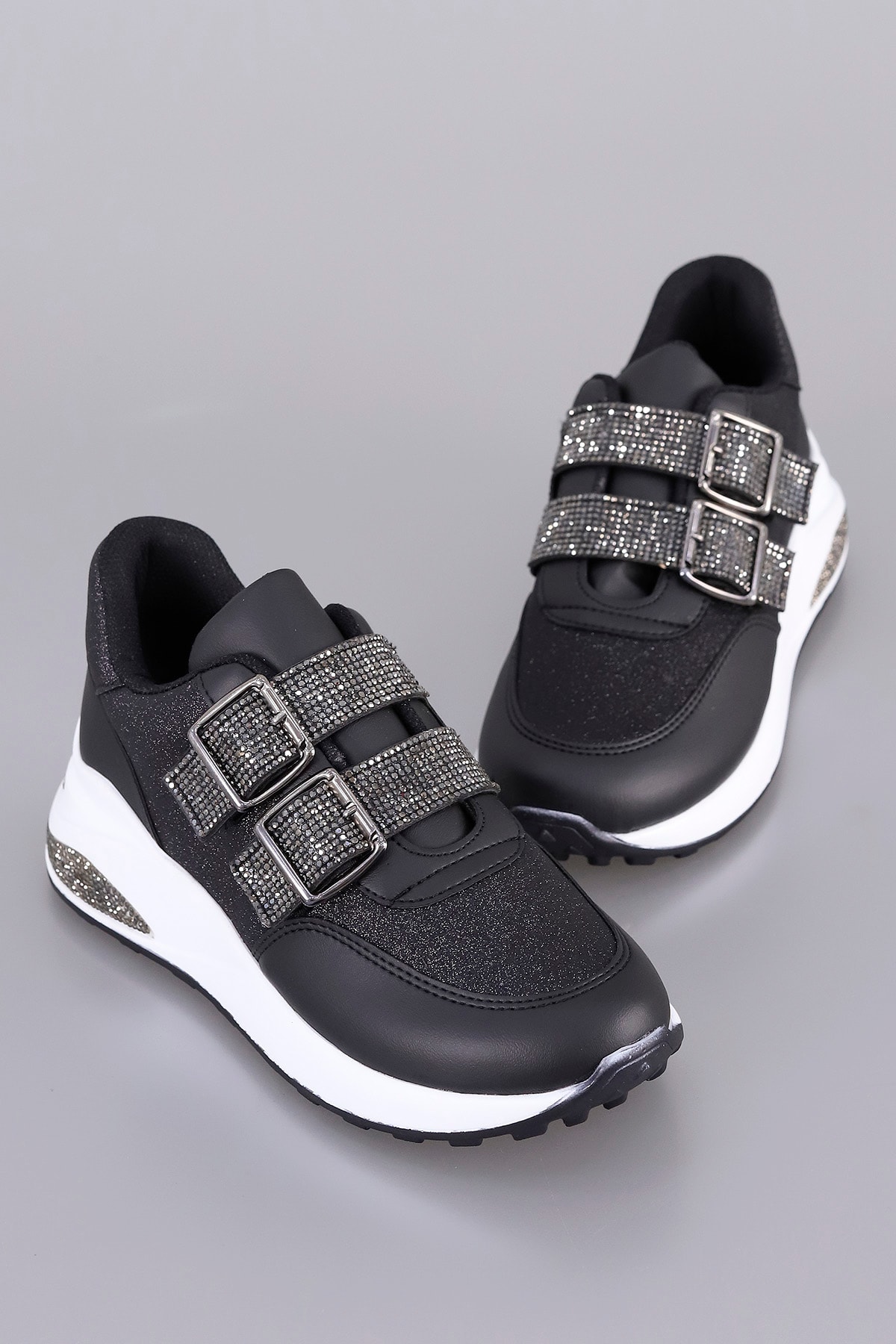 MDL 1058 Taş Detaylı Tokalı Spor Ayakkabı