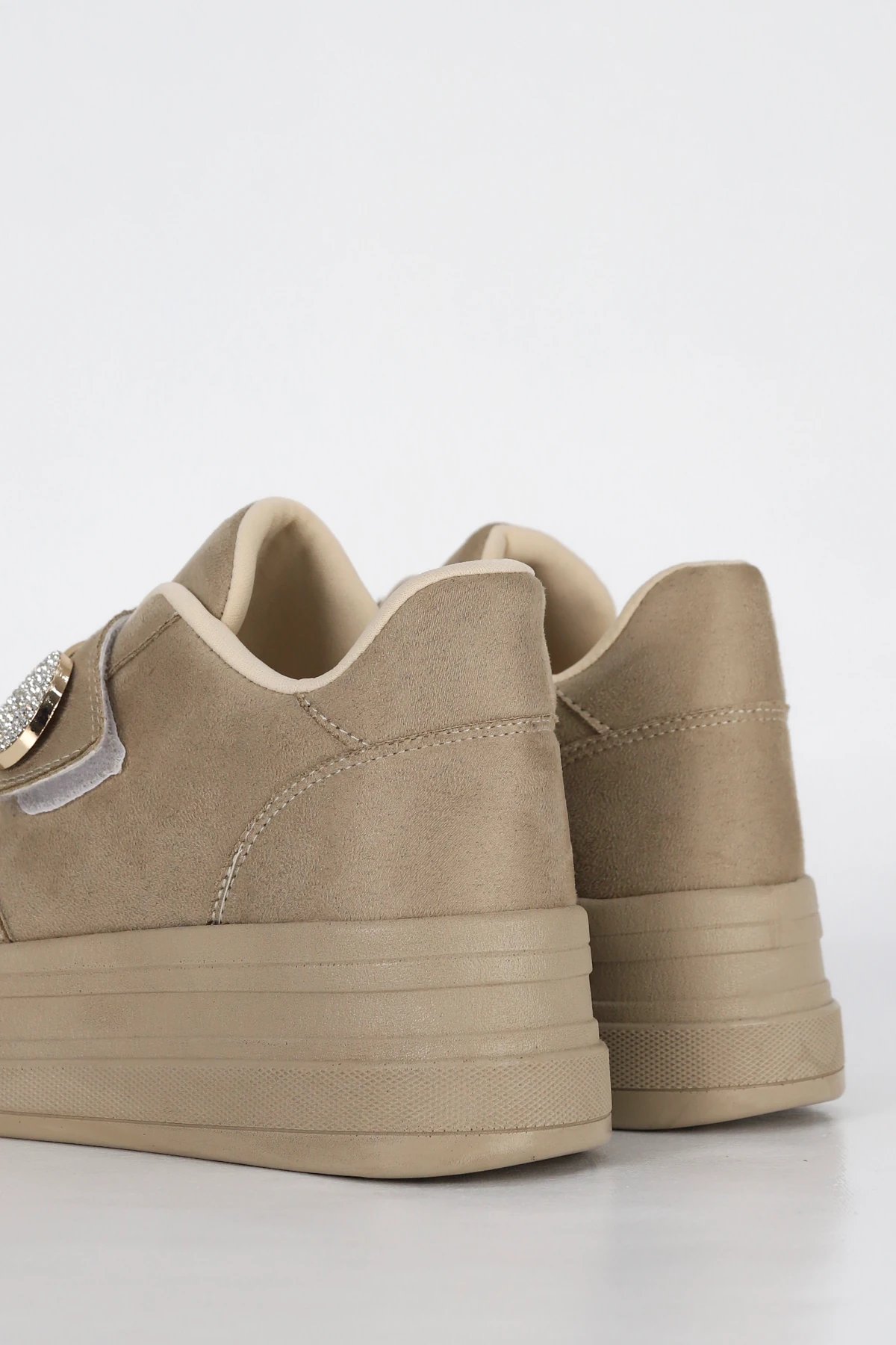 MDL 1477 Gold Metal Taş Toka Detaylı Spor Ayakkabı - BEJ SÜET