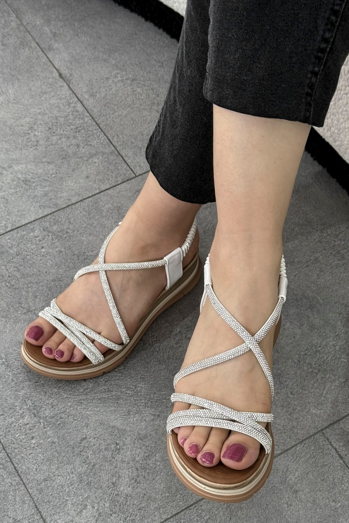 BLN 545 Çapraz Taş Detaylı Lastikli Sandalet