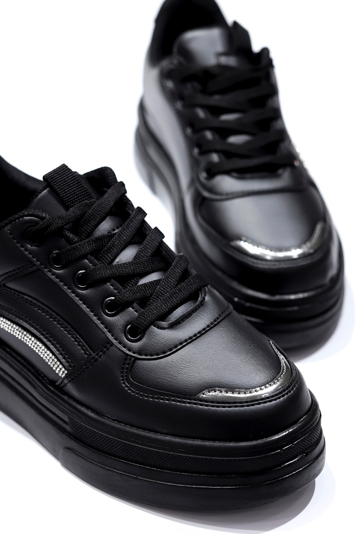 Luke Taş Detay Bağcıklı Spor Ayakkabı