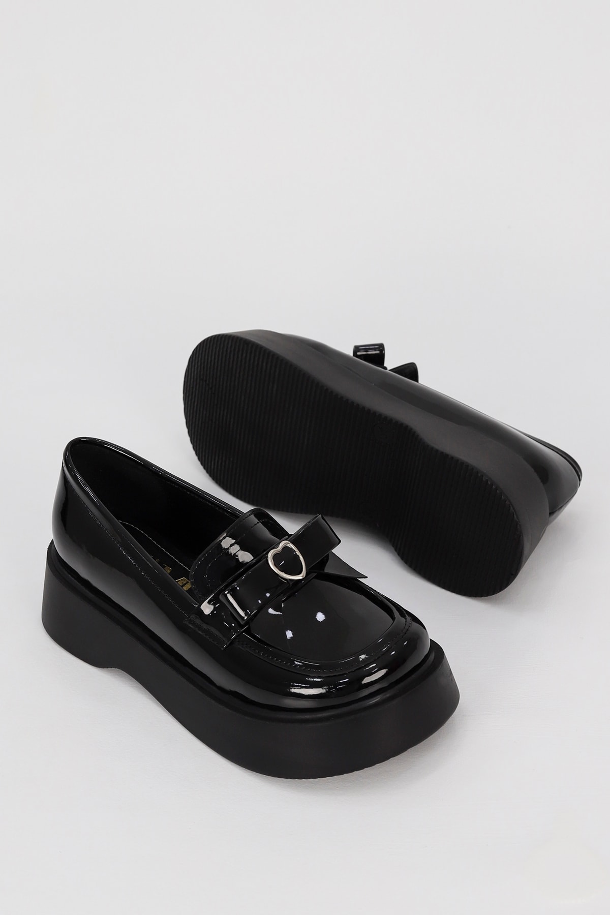SM 4023 Kalp Toka Detaylı Loafer