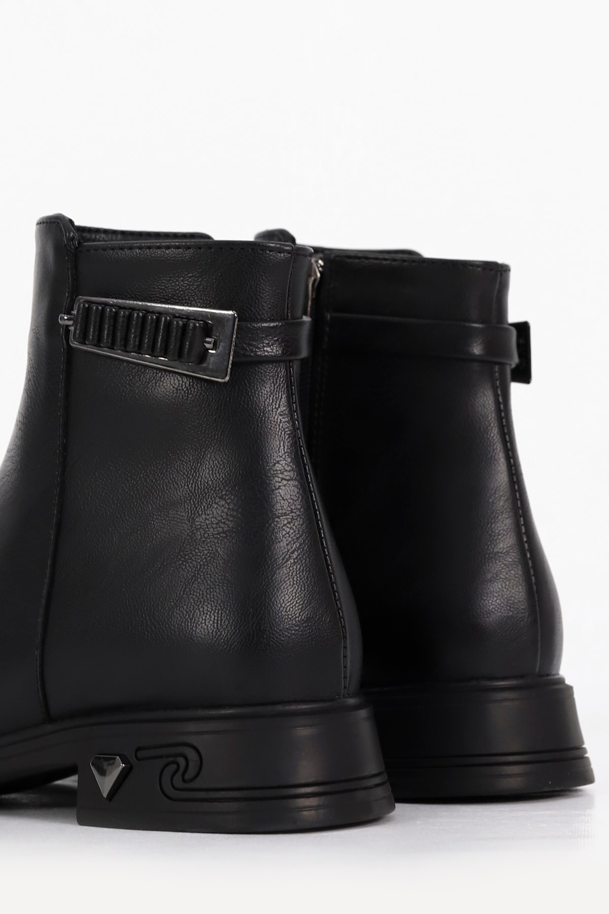 BLN sy302 Toka Detay Alçak Tabanlı Kısa Bot