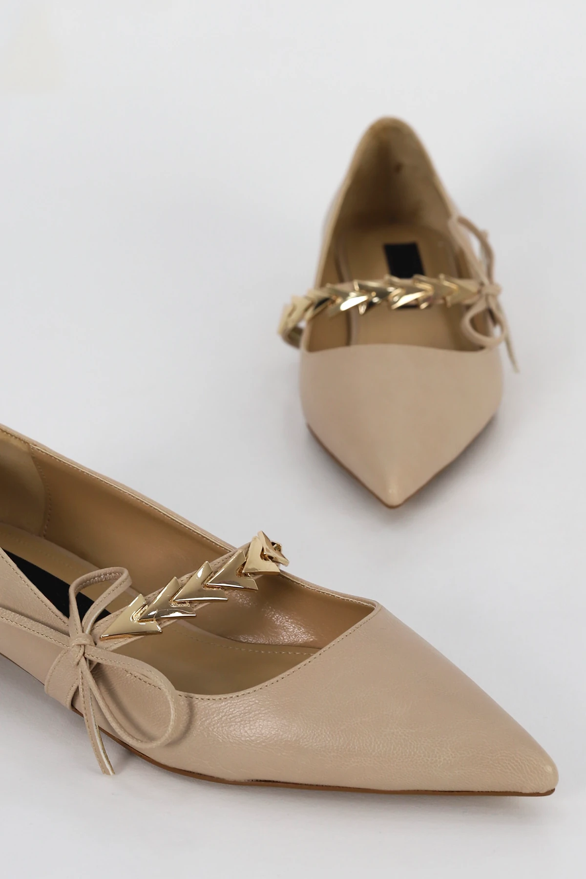 RSD 210 Gold Metal Toka Detaylı Alçak Topuklu Ayakkabı - TEN DERİ