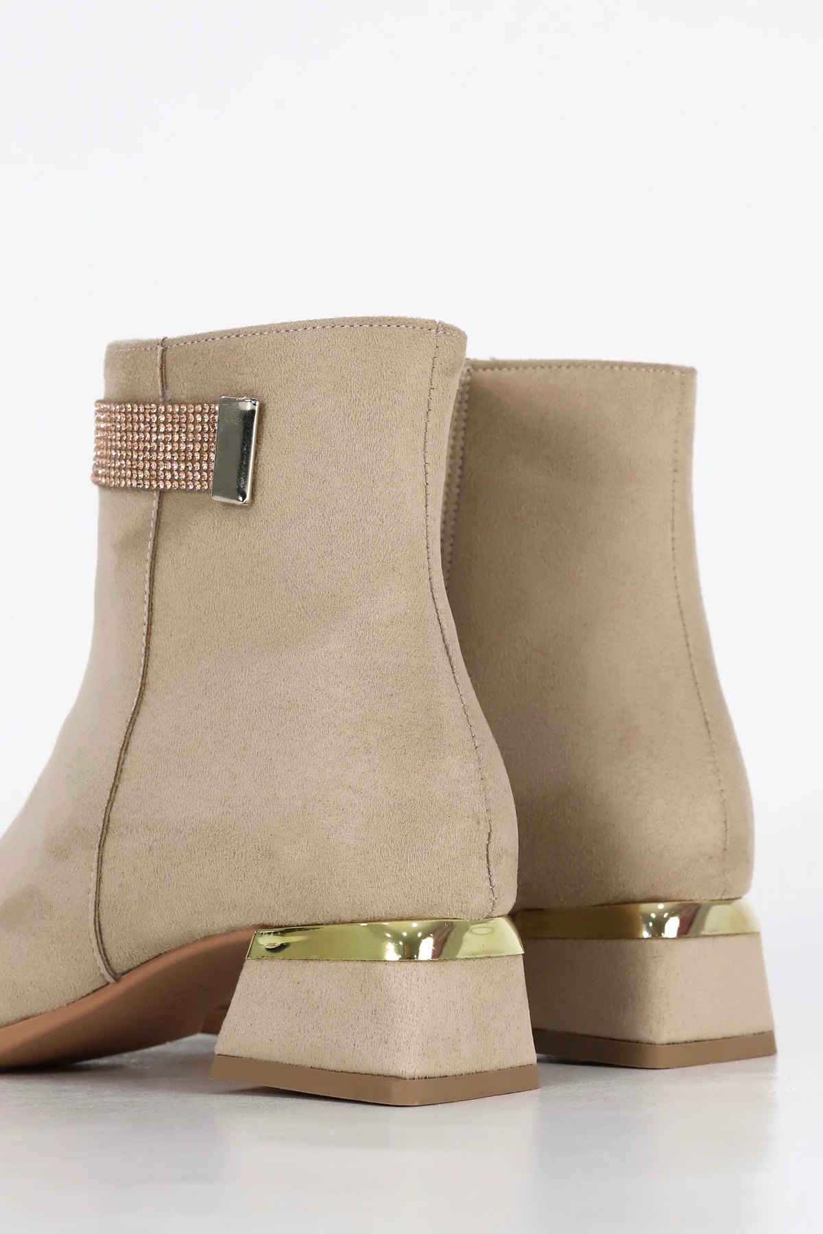 BLN 705 Kemer Taş Detaylı ALçak Topuklu Yarım Bot - BEJ SÜET