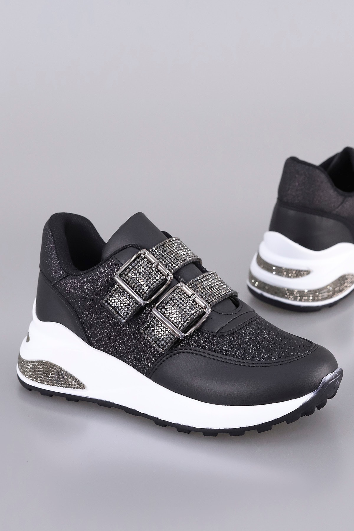 MDL 1058 Taş Detaylı Tokalı Spor Ayakkabı