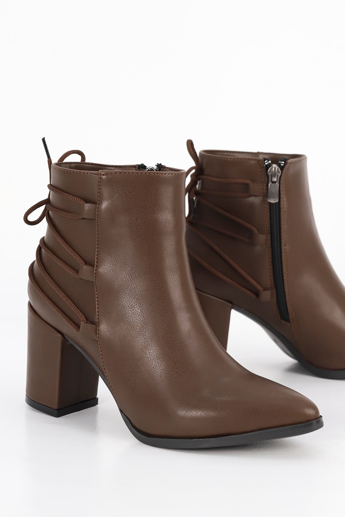 AHM 001 Arka Bağcık Detay Orta Topuklu Yarım Bot