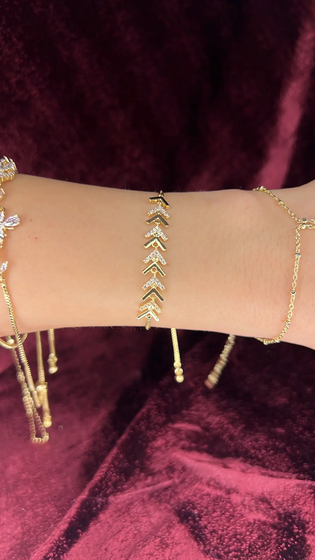 Ok Desenli Zirkon Taşlı Model