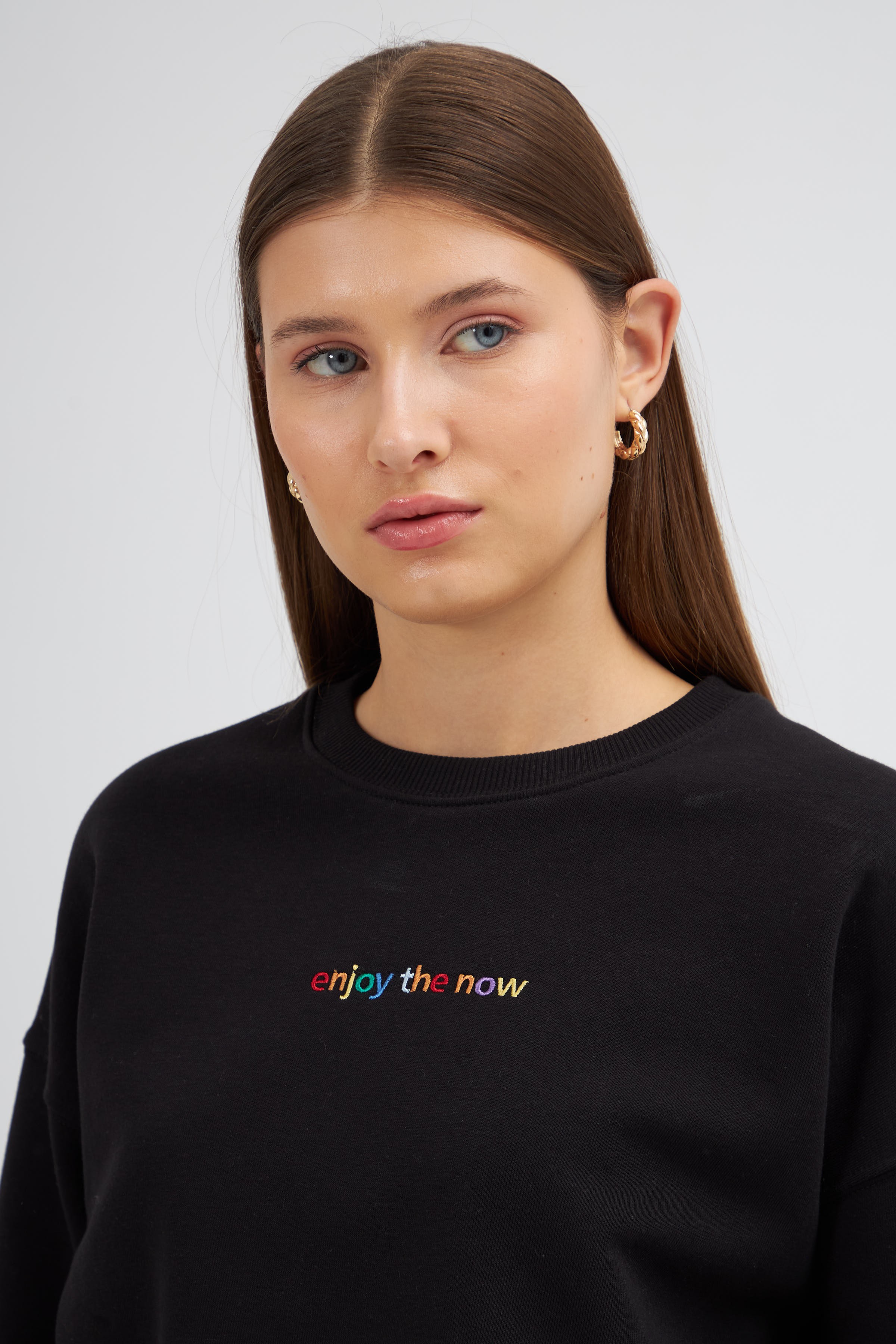 Kadın Basic Sweatshirt - Enjoy The Now temalı 2023531 - Siyah