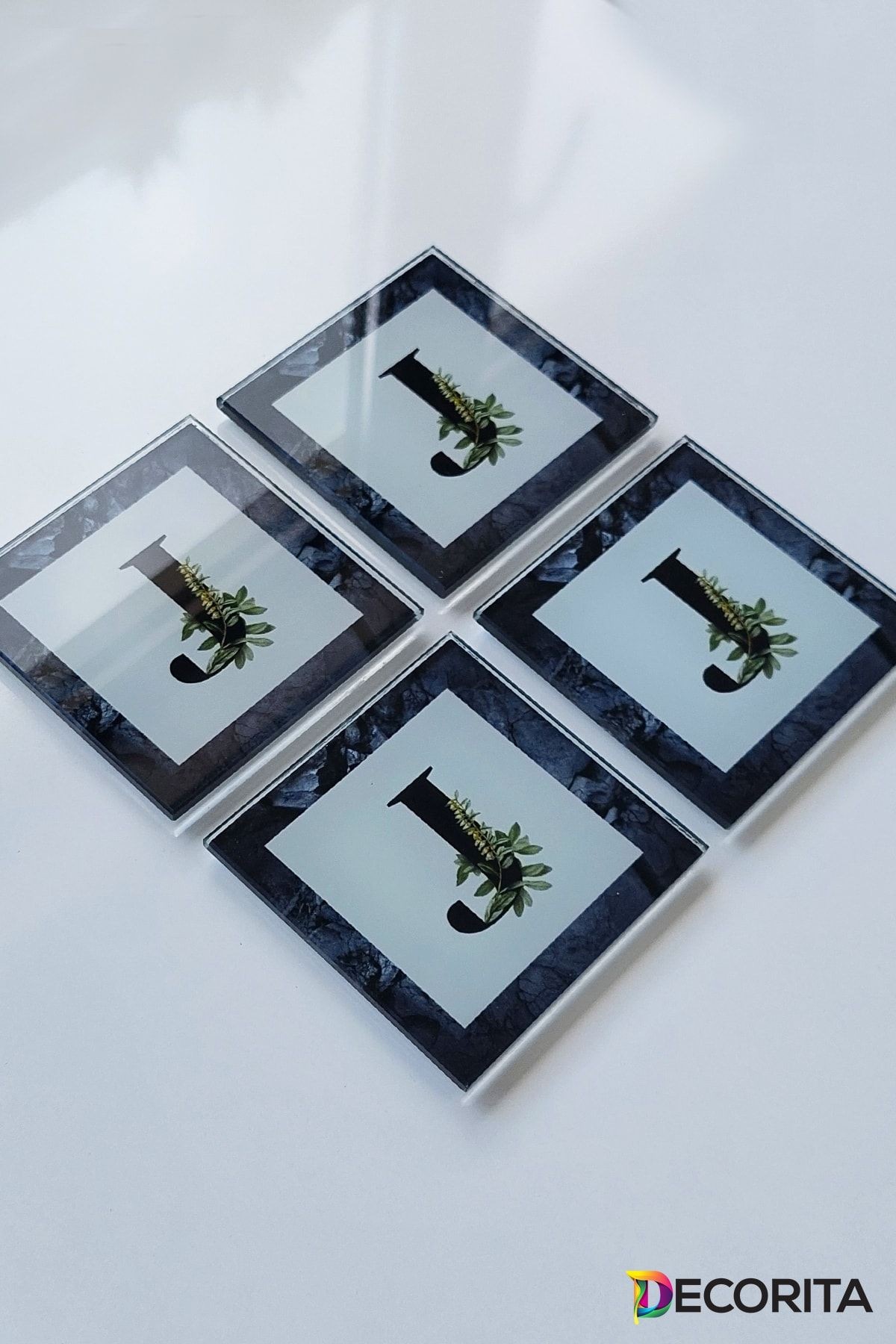 Cam Bardak Altlığı | Harfli Tasarım | 4'lü Takım | J | 10cm X 10cm
