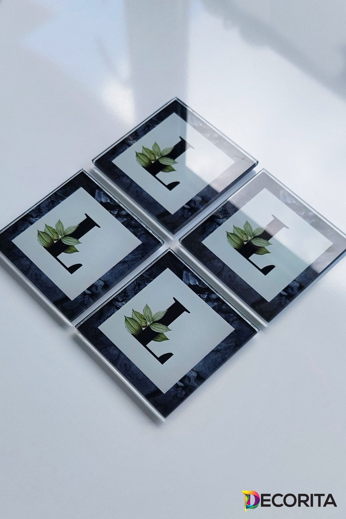 Cam Bardak Altlığı | Harfli Tasarım | 4'lü Takım | L | 10cm X 10cm