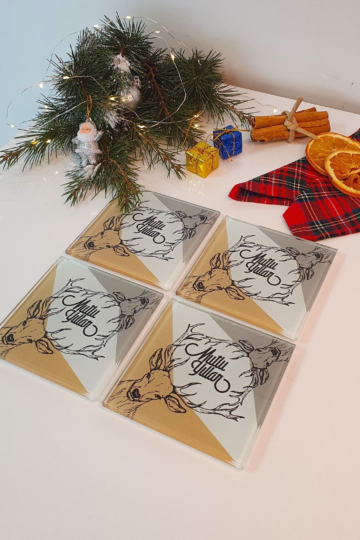 Cam Bardak Altlığı | Mutlu Yıllar Happy Deer | 4'lü Takım | 10cm X 10cm