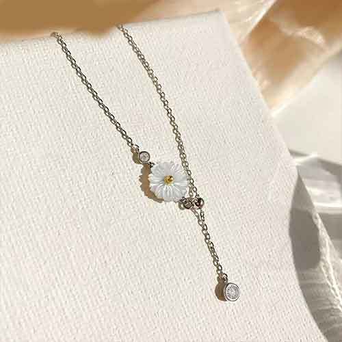 Ts000749 - 925S Gümüş Rodyum Kaplama Klavikula Ayarlanabilir Papatya Kolye