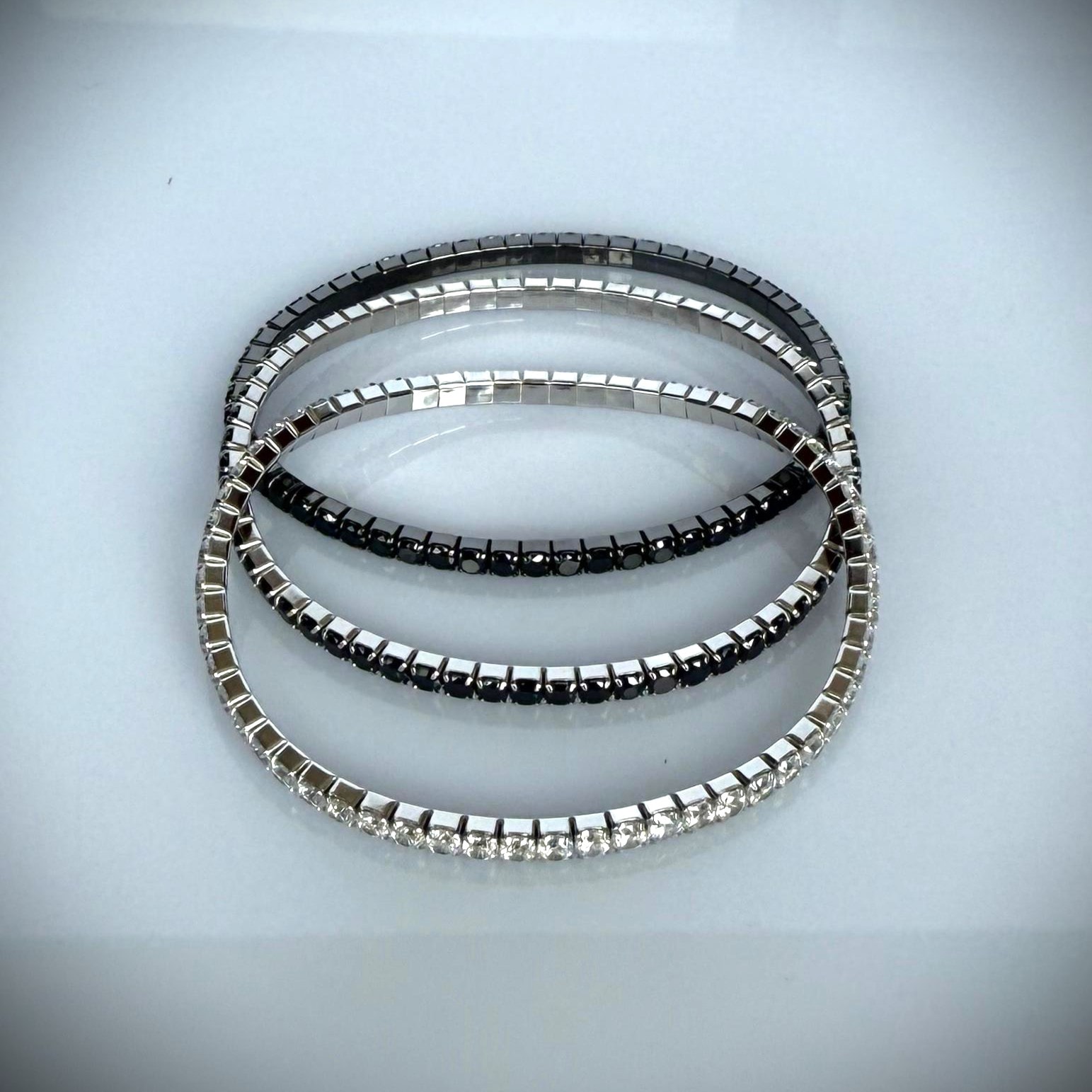 925 Ayar Gümüş Özel Tasarım Oksitli Siyah Taşlı Kendinden Streçli Bileklik ( 18 cm - 54 mm )