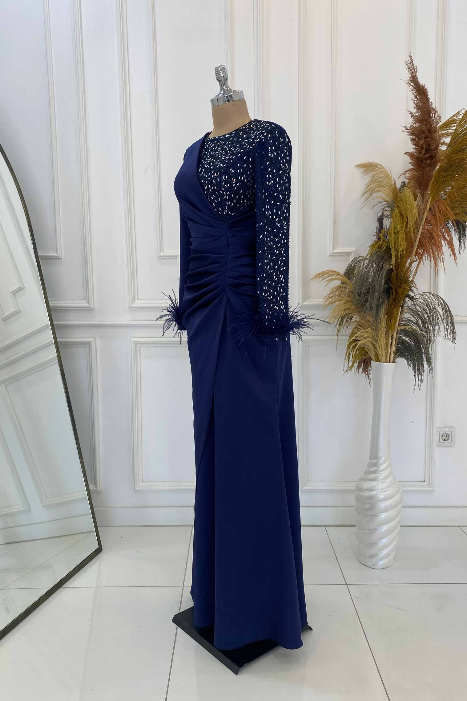 Sofia Abiye Lacivert