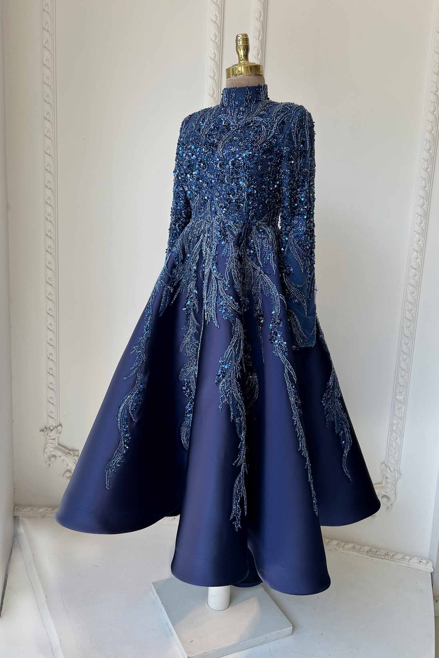 Victoria Abiye Lacivert