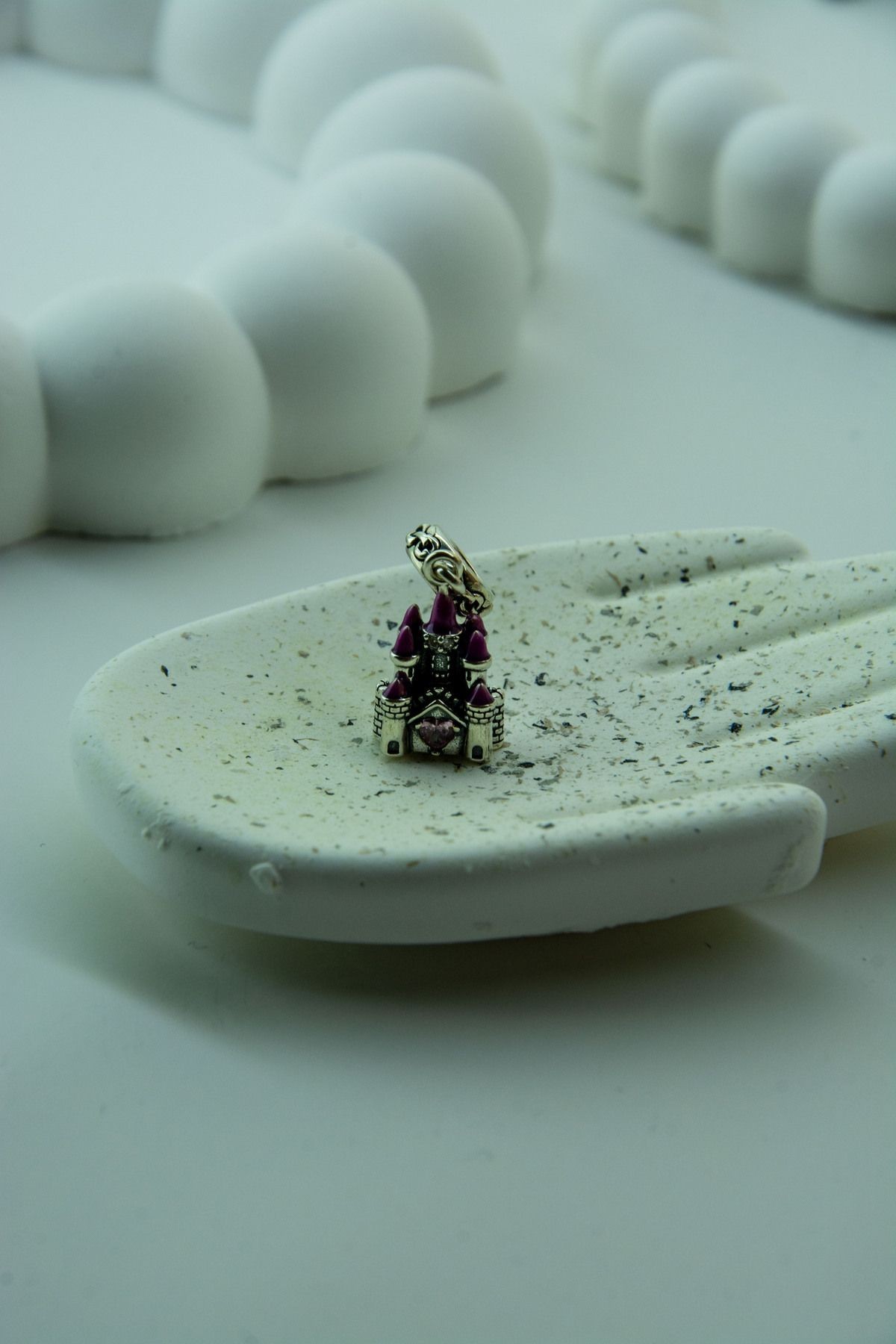 Sallantılı Şato Charm