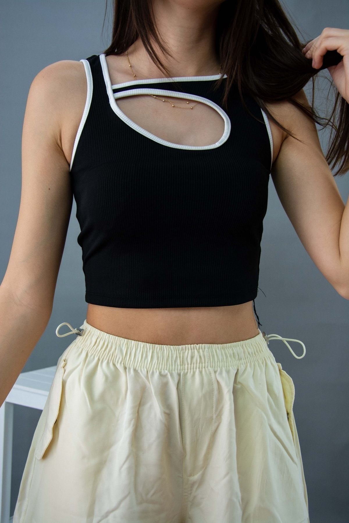 Biyeli Cutout T-shirt