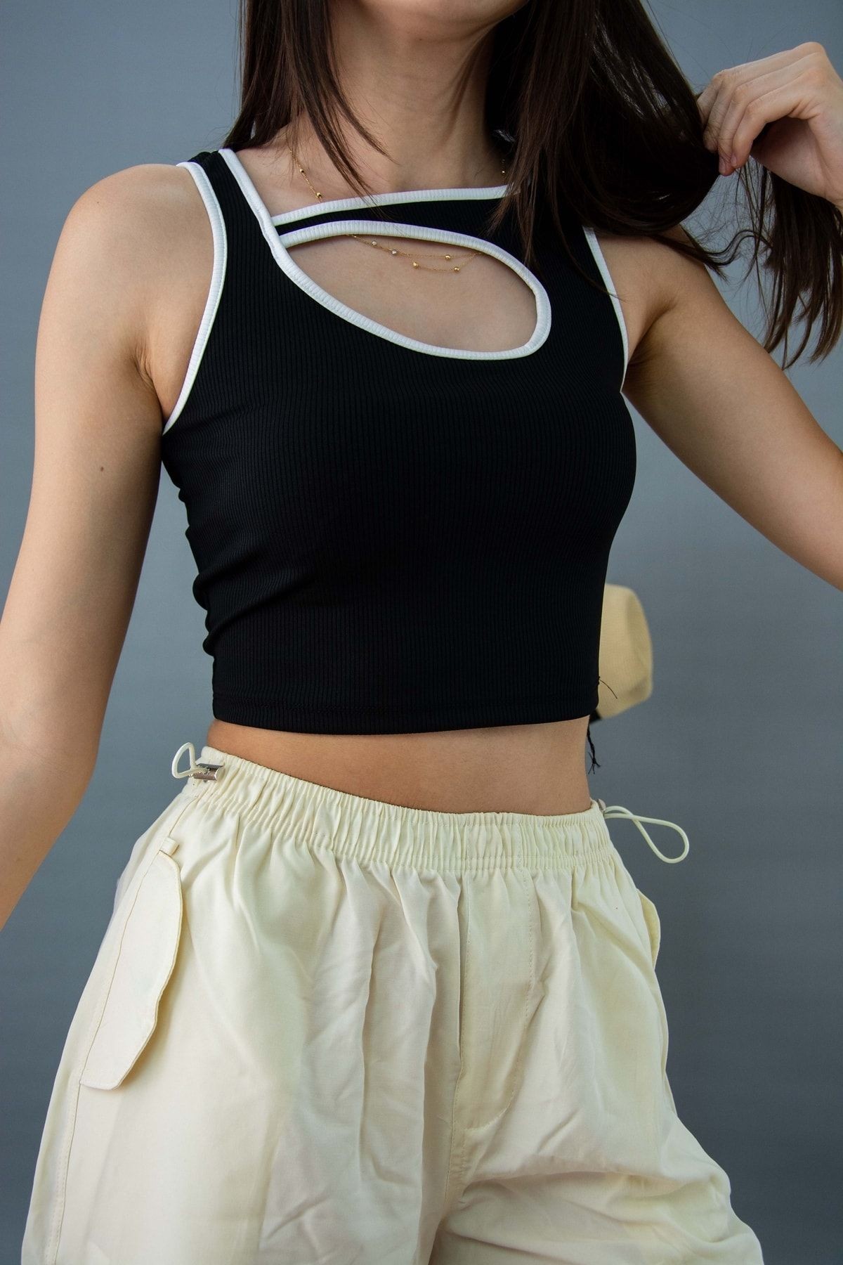 Biyeli Cutout T-shirt