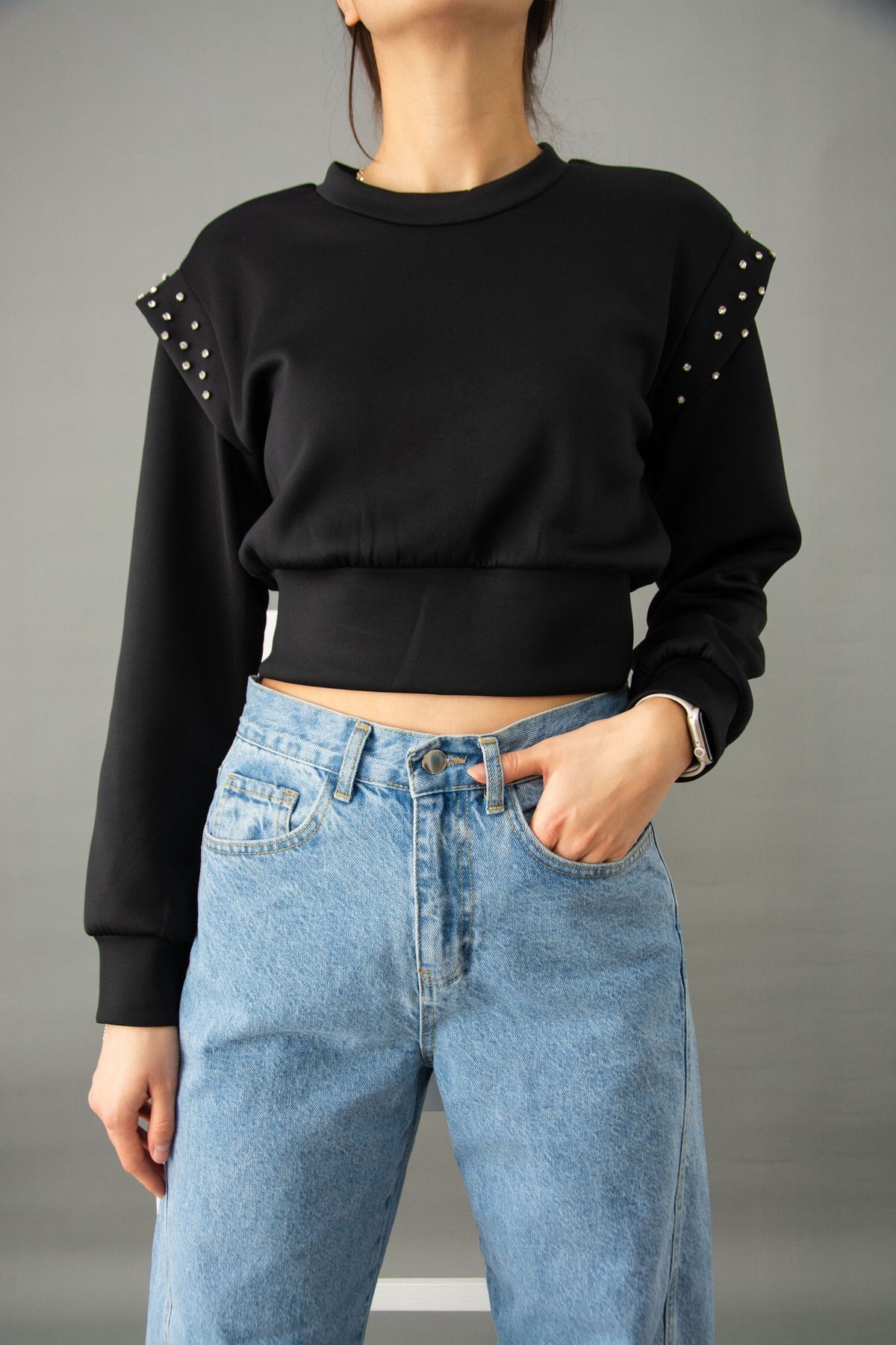 Omzu Taş Detaylı Crop Sweat