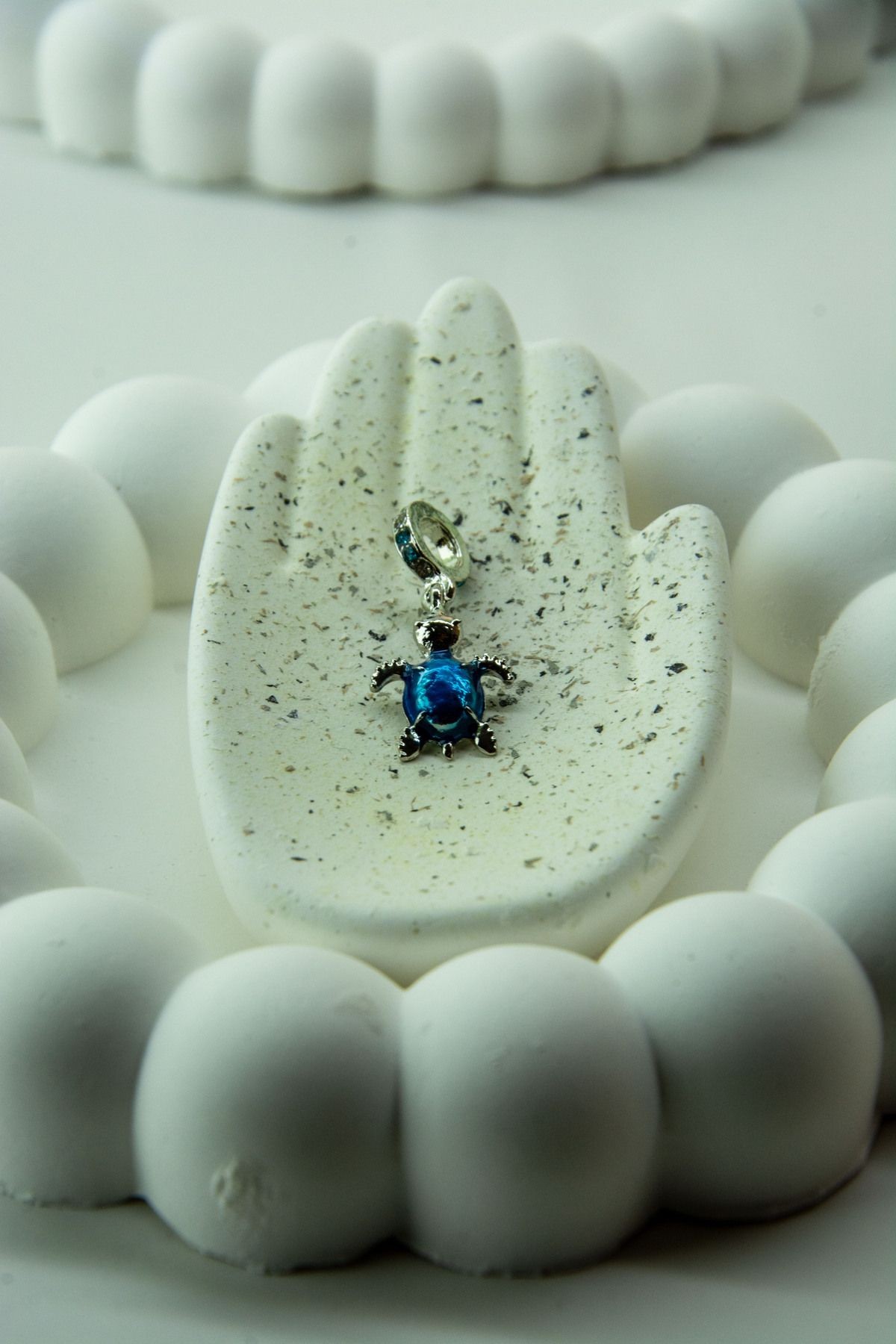 kareta karetta Charm