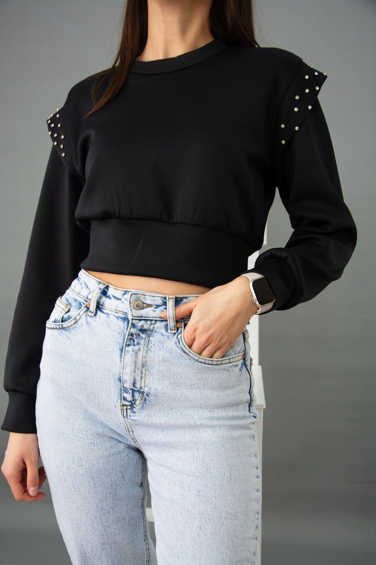 Omzu Taş Detaylı Crop Sweat