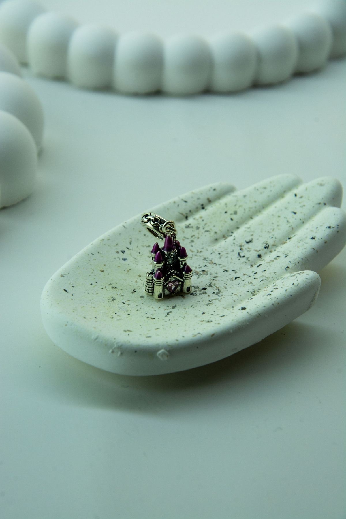 Sallantılı Şato Charm