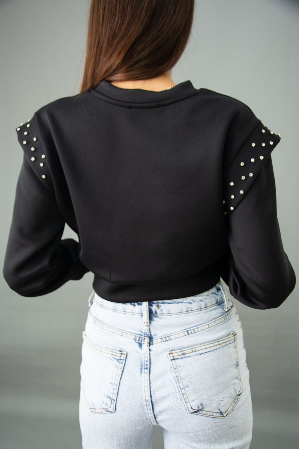 Omzu Taş Detaylı Crop Sweat