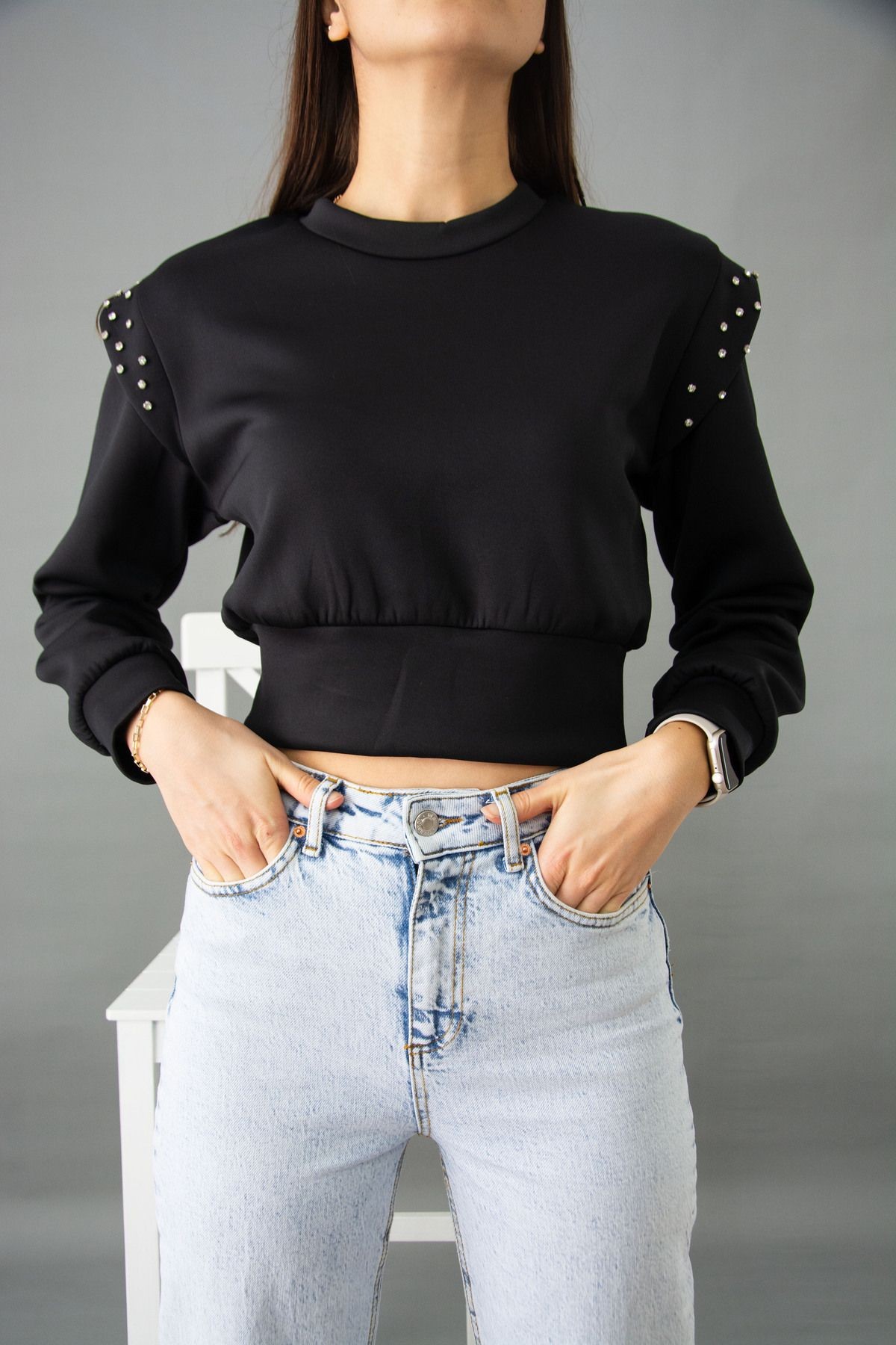 Omzu Taş Detaylı Crop Sweat