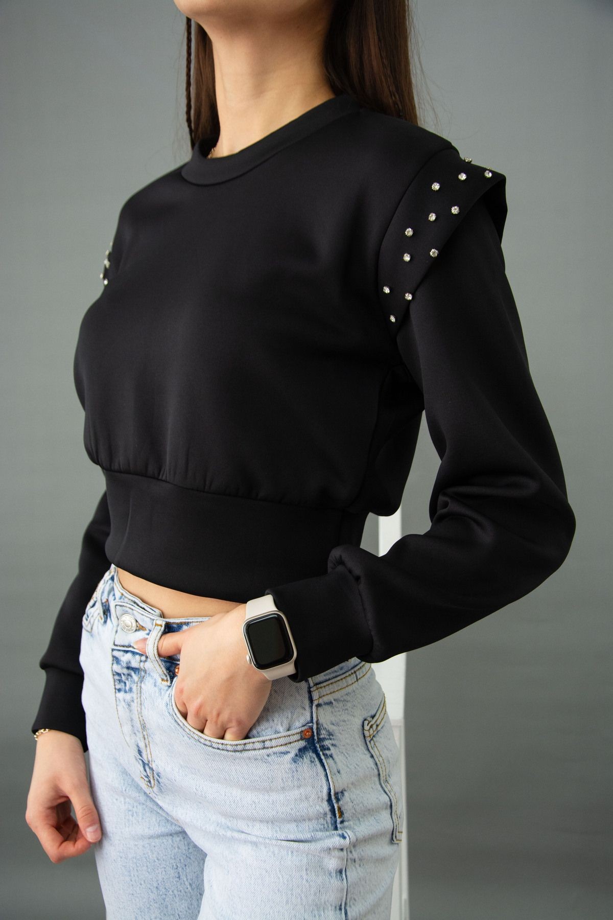 Omzu Taş Detaylı Crop Sweat