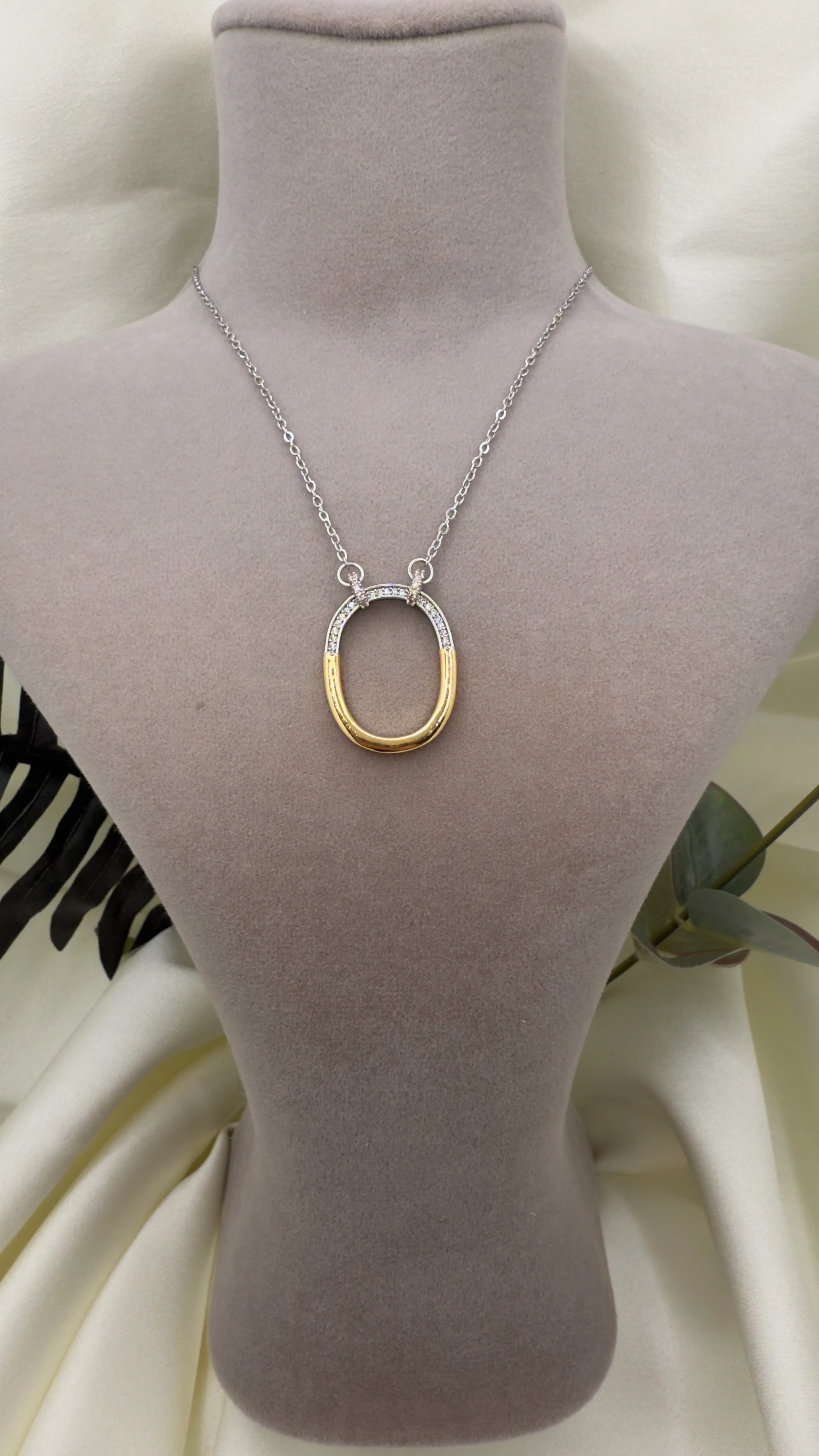 14K VIP GOLD PLAKA DETAYLI ZİRKON TAŞLI KOLYE 